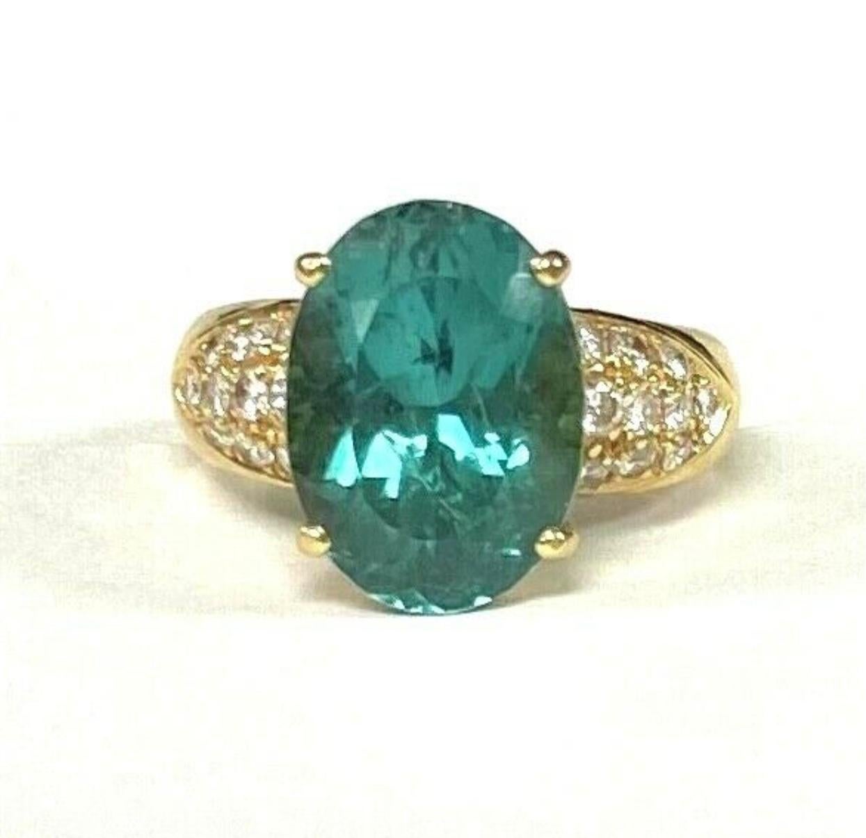 Modern 18K Yellow Gold Ring Green Topaz with Melee of Diamonds For Sale