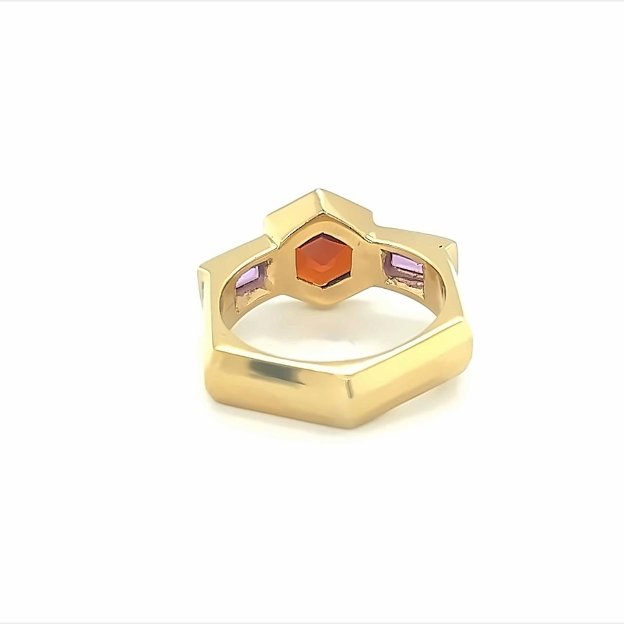 Sechseckiger Ring aus 18 Karat Gelbgold mit Spessartit ''Oranger Granat'' und rosa Turmalin Damen im Angebot