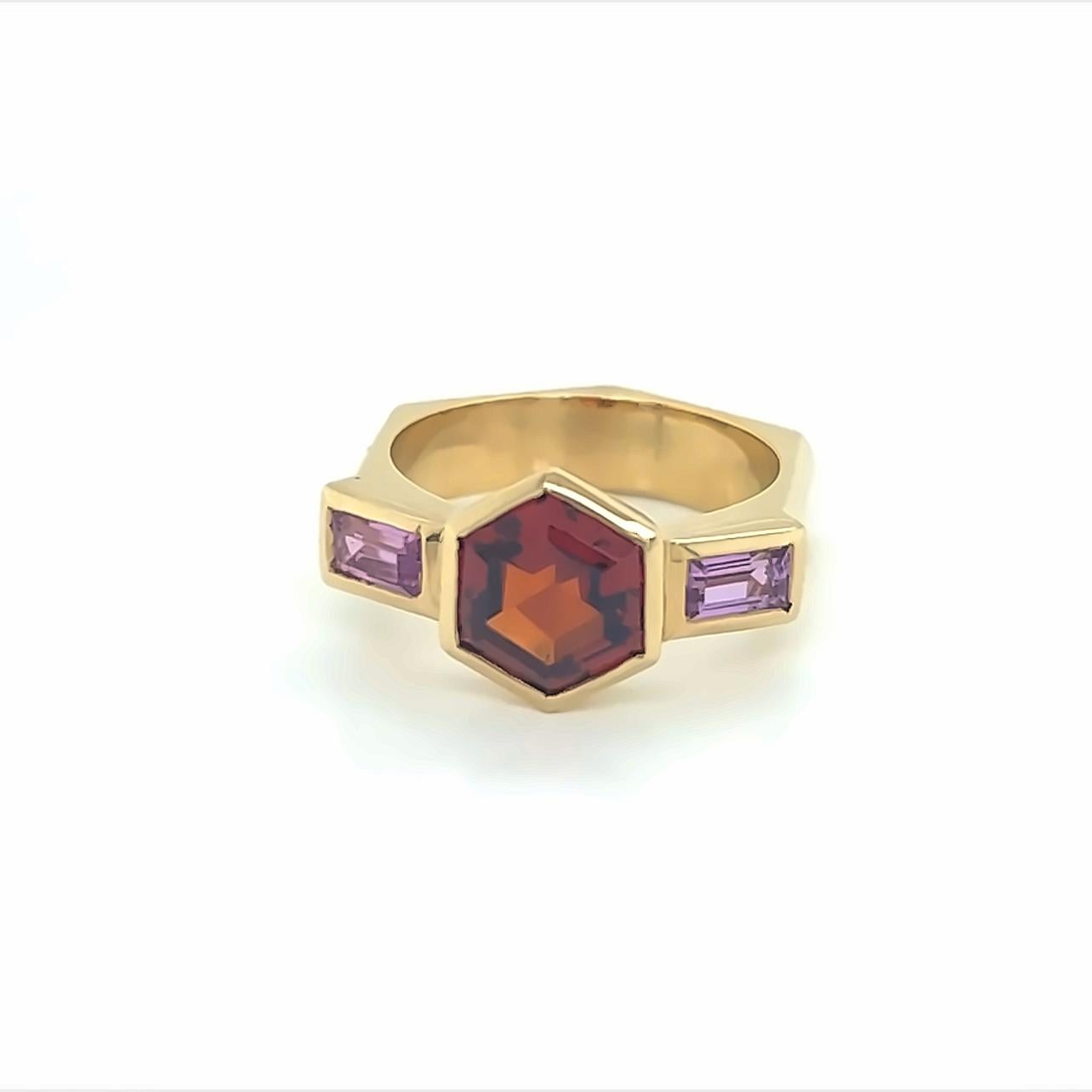 Sechseckiger Ring aus 18 Karat Gelbgold mit Spessartit ''Oranger Granat'' und rosa Turmalin im Angebot 3