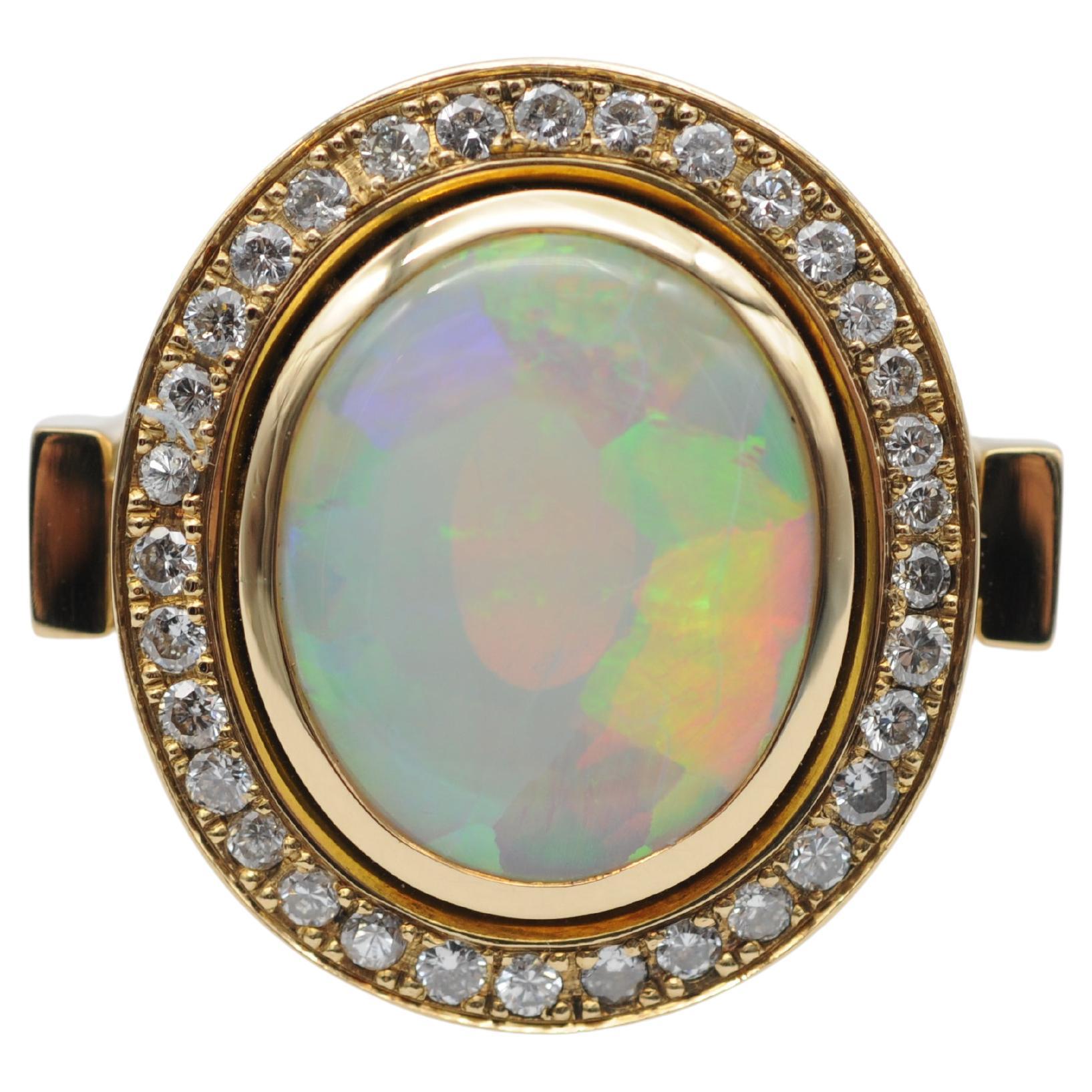 Anillo de oro amarillo de 18k Ópalo y diamantes talla brillante