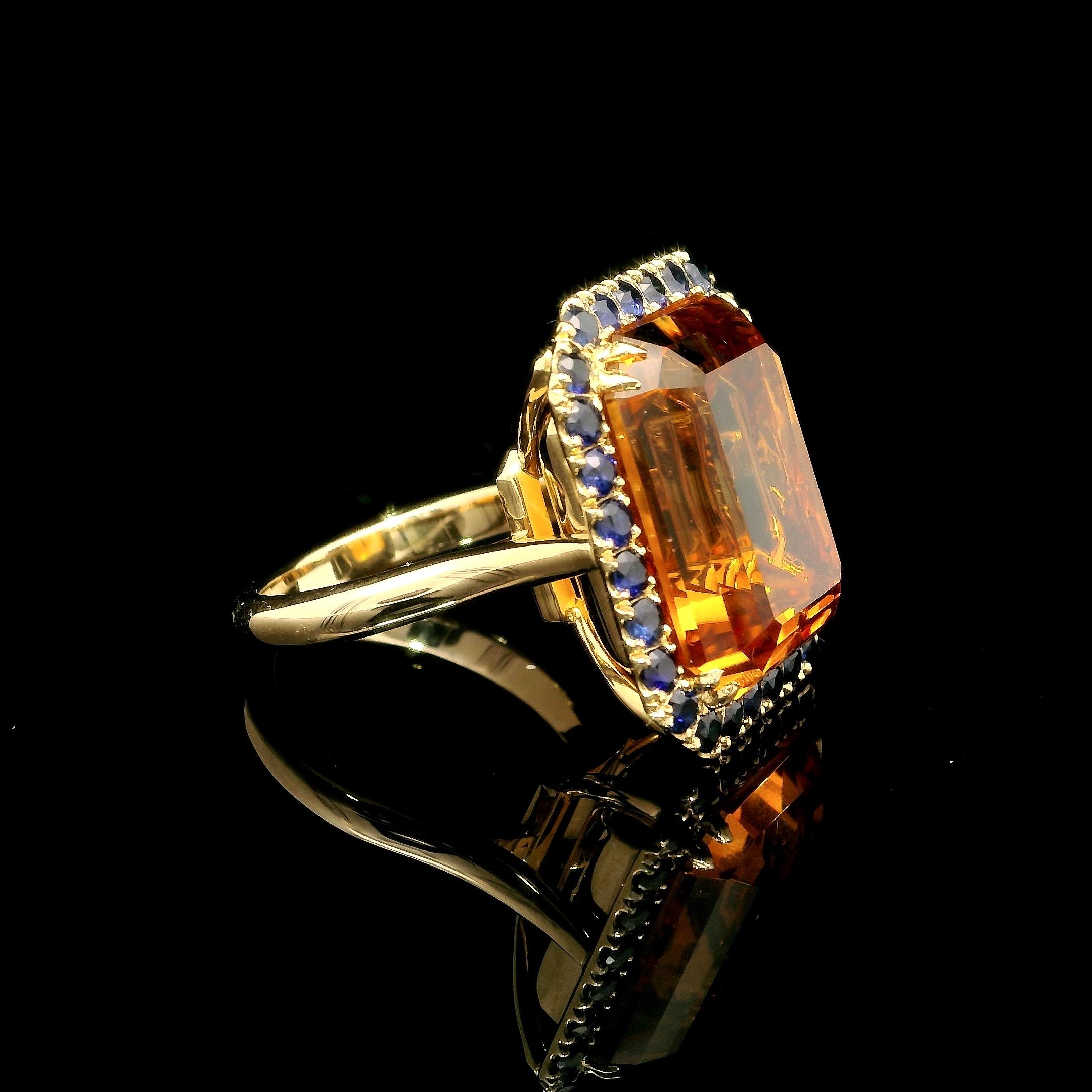 Moderne Bague en or jaune 18 carats sertie d'une citrine naturelle de 20 carats en vente