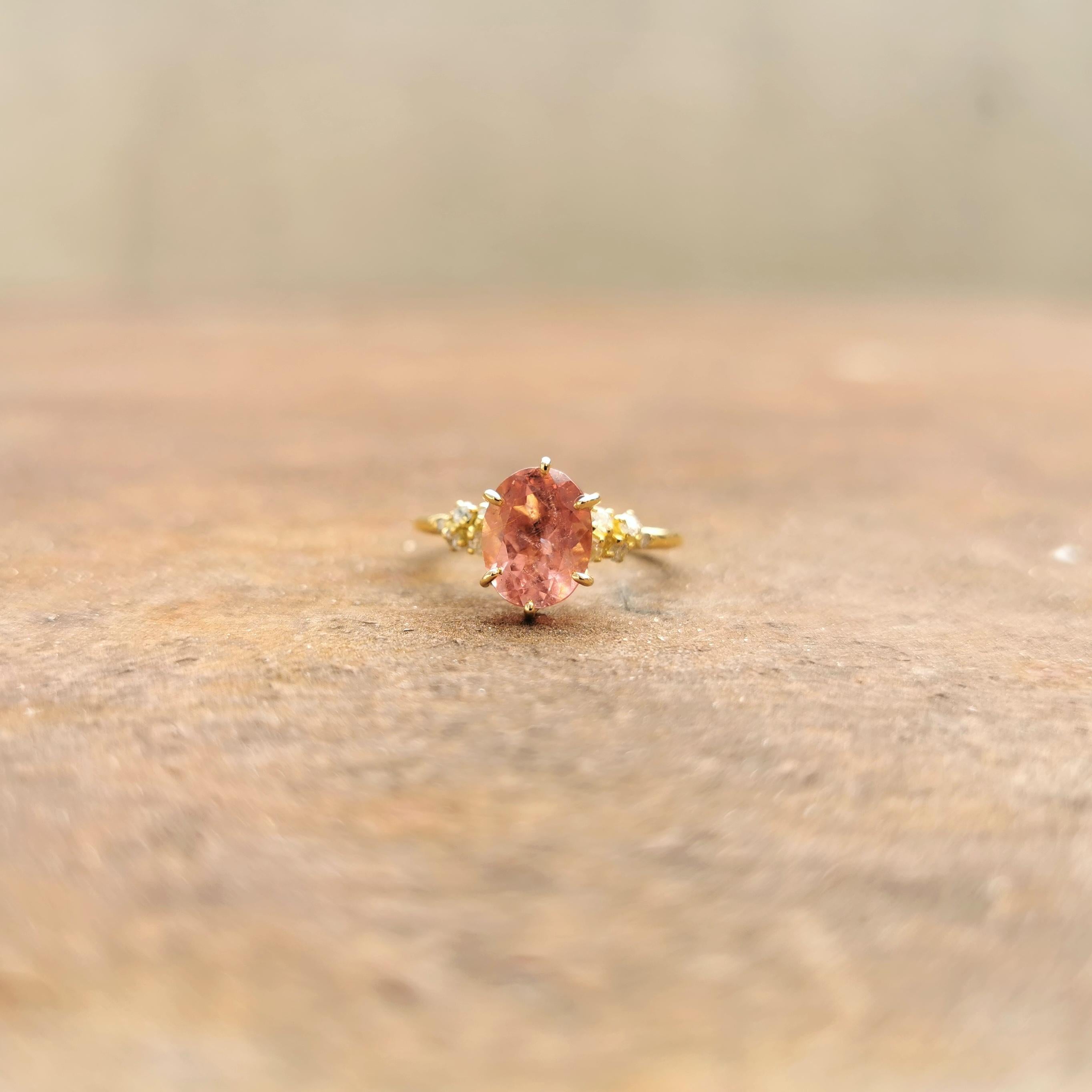 Contemporary 18K Yellow Gold Ring Set with a Tourmaline and Diamonds For Sale
