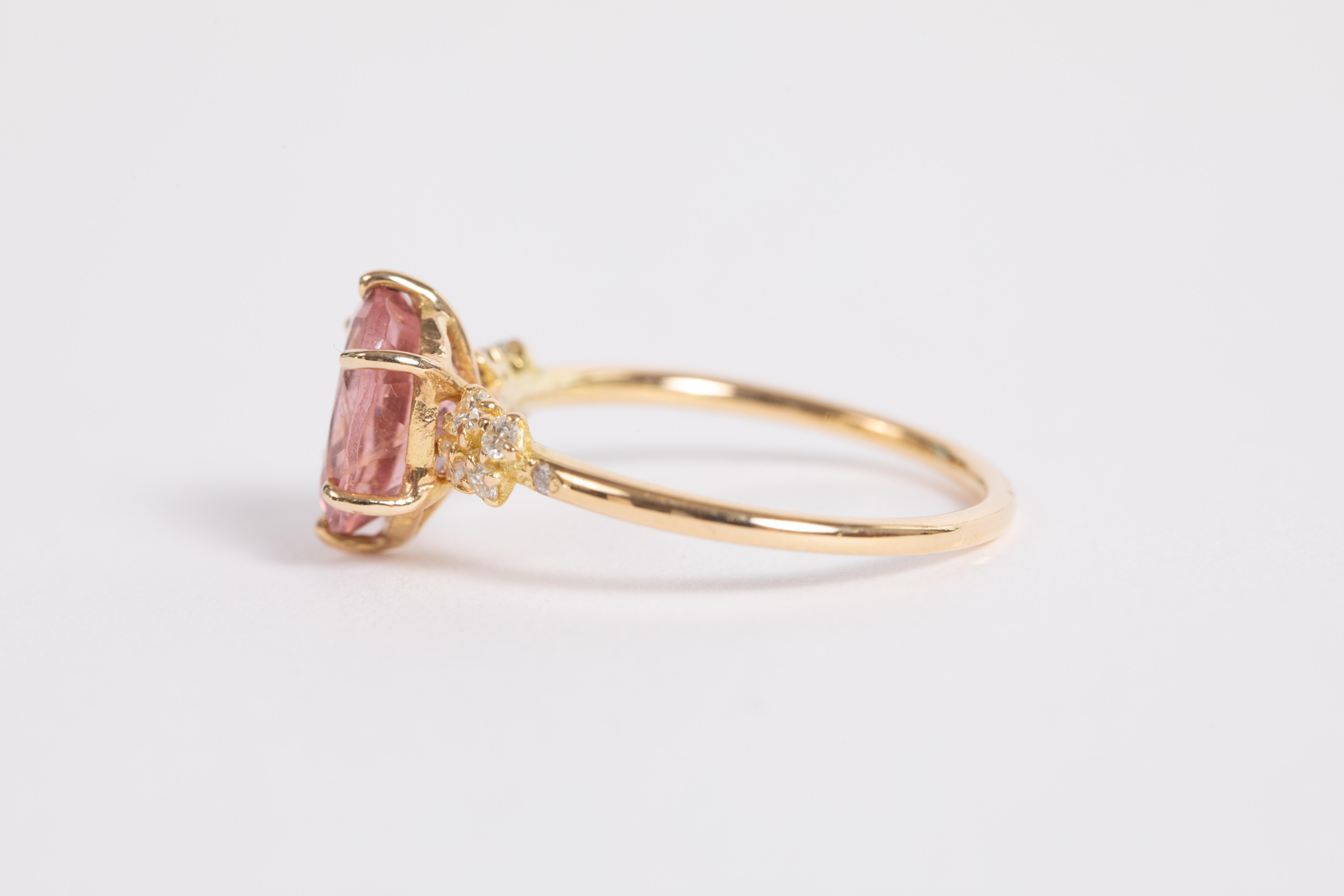 Oval Cut 18K Yellow Gold Ring Set with a Tourmaline and Diamonds For Sale