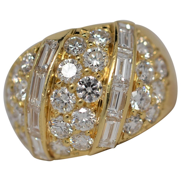 18k Yellow Gold Ring Set with Baguette and Round Brilliant Cut Diamonds ...