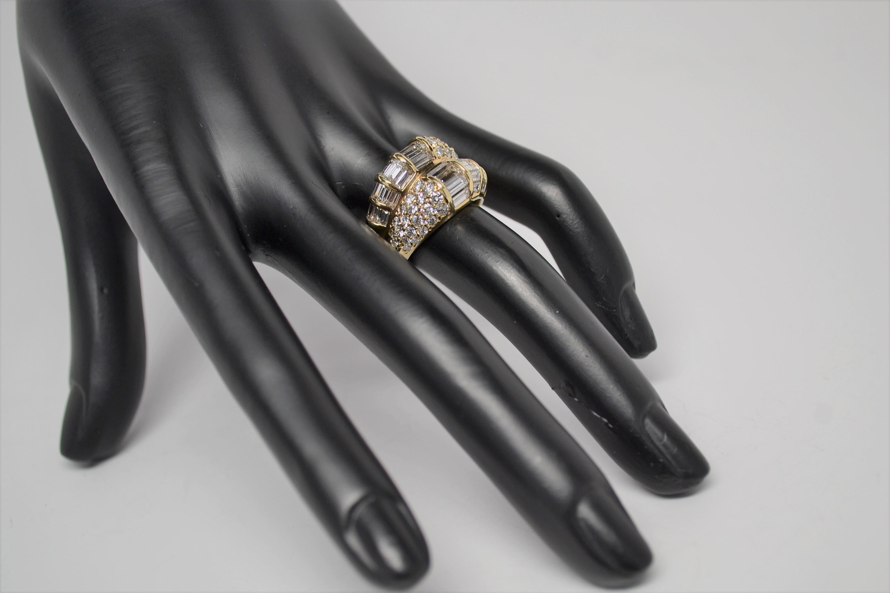 18K Yellow Gold Ring Set with Baguette & Round Brilliant Cut Diamonds, 5.14ct. For Sale 5