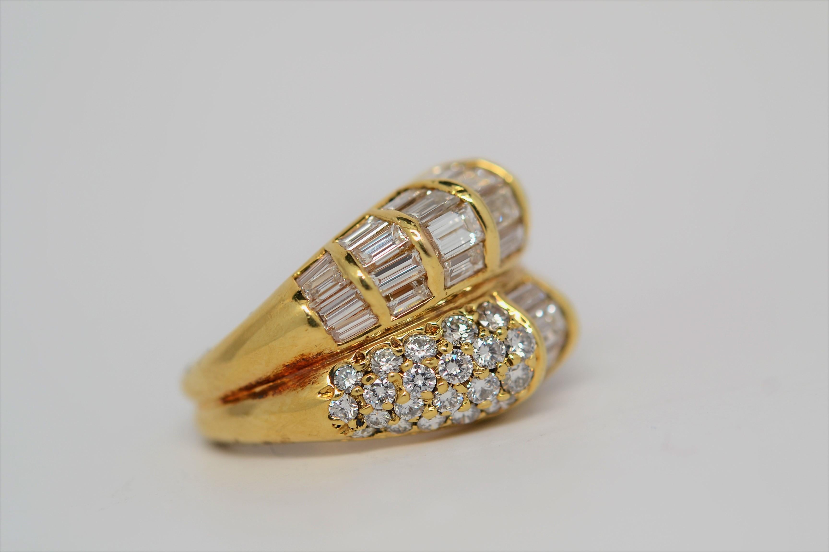 18K Yellow Gold Ring Set with Baguette & Round Brilliant Cut Diamonds, 5.14ct. In New Condition For Sale In New York, NY