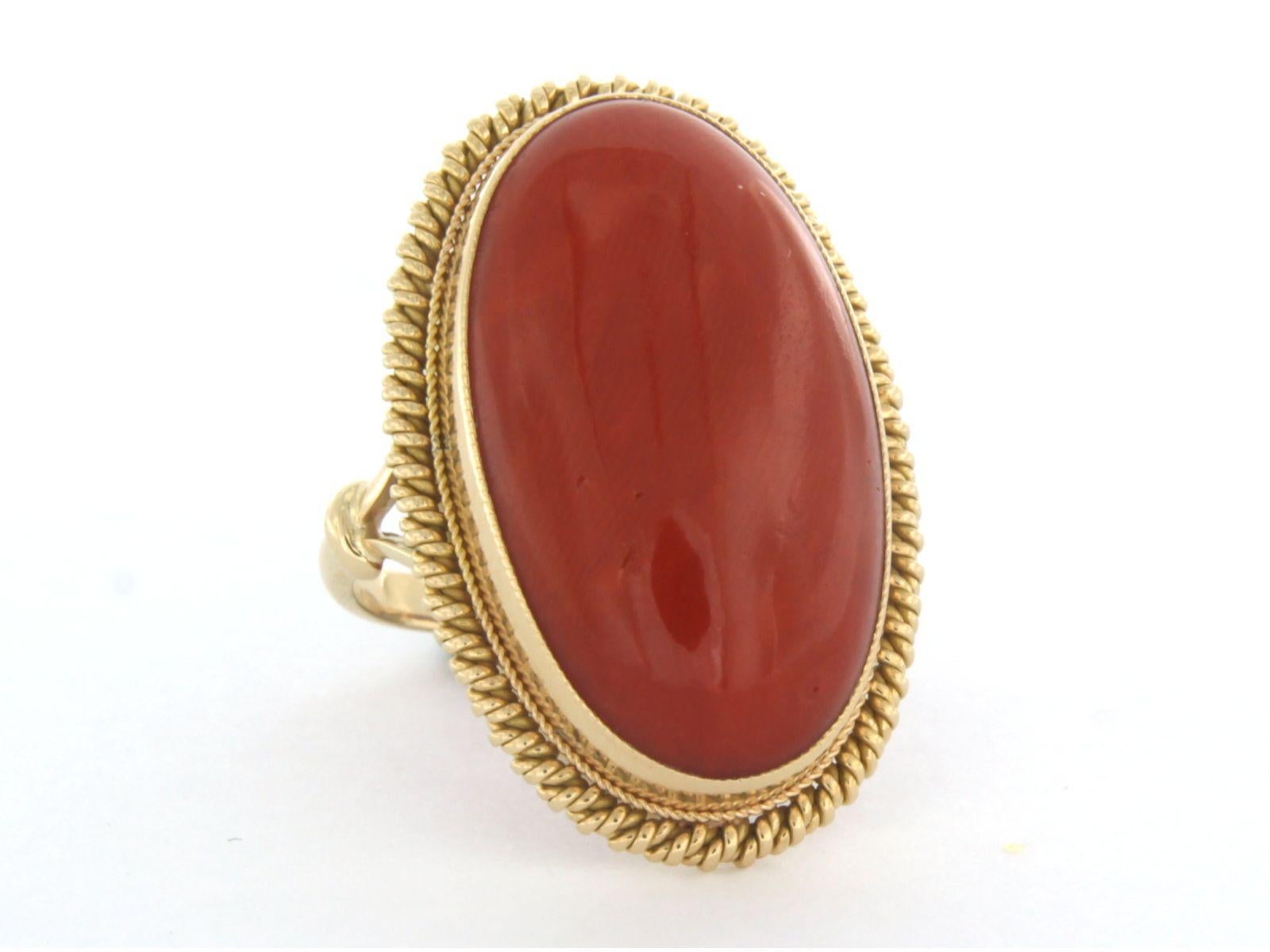 Anello in oro giallo 18k con corallo - 9,3 grammi - misura US 6.5 - EU 17 (53) in vendita 1