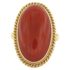 18k yellow gold ring set with coral - 9.3 grams - ring size US 6.5 - EU 17 (53)