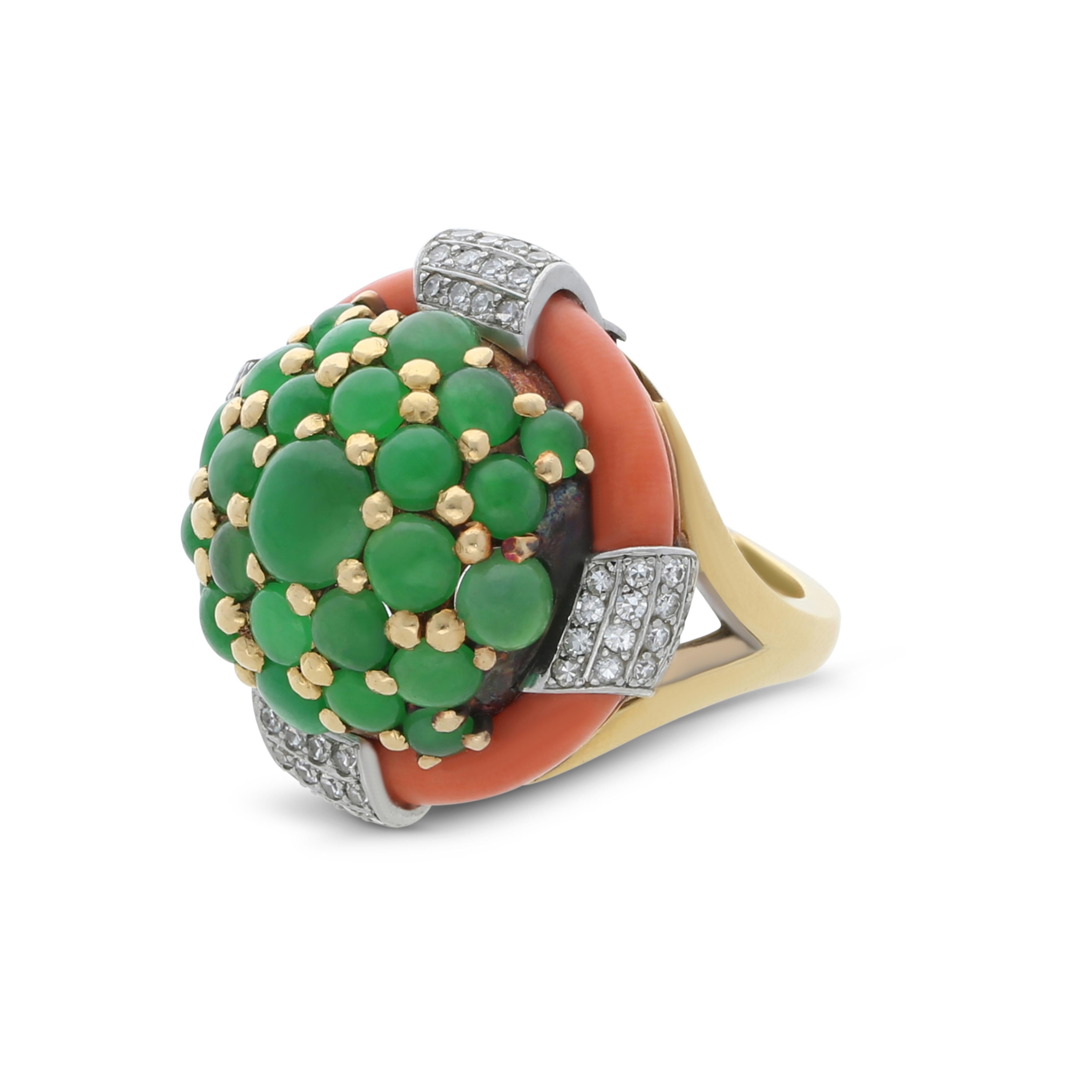 Anello in oro con diamanti e pietre di giada
Materiale: Oro giallo 18 carati

Pietre di giada: Peso totale circa 4,5 carati
Diamanti: peso totale circa 0,9 carati

Peso del gioiello: 18,3 grammi
 
