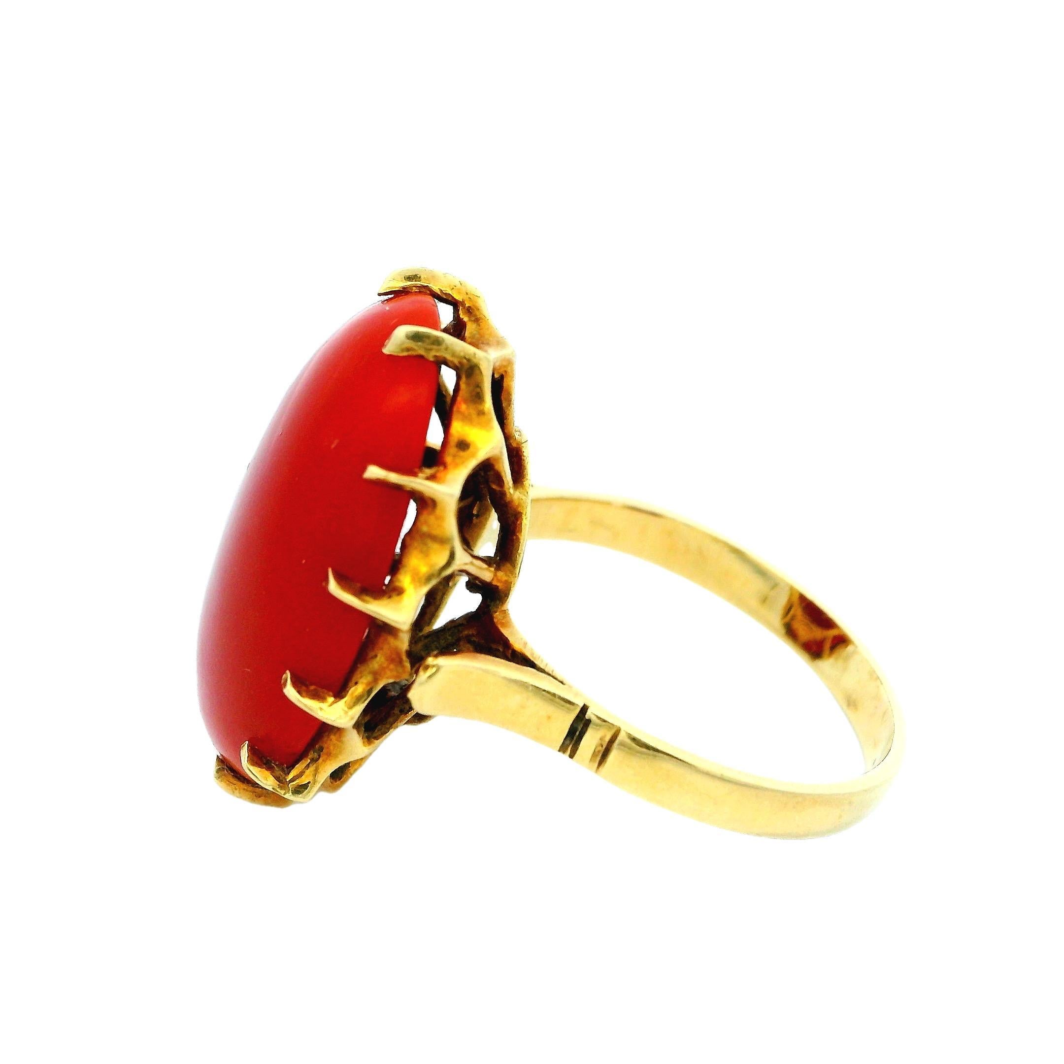 Cabochon 18K Yellow Gold Ring W/10Ct Coral For Sale