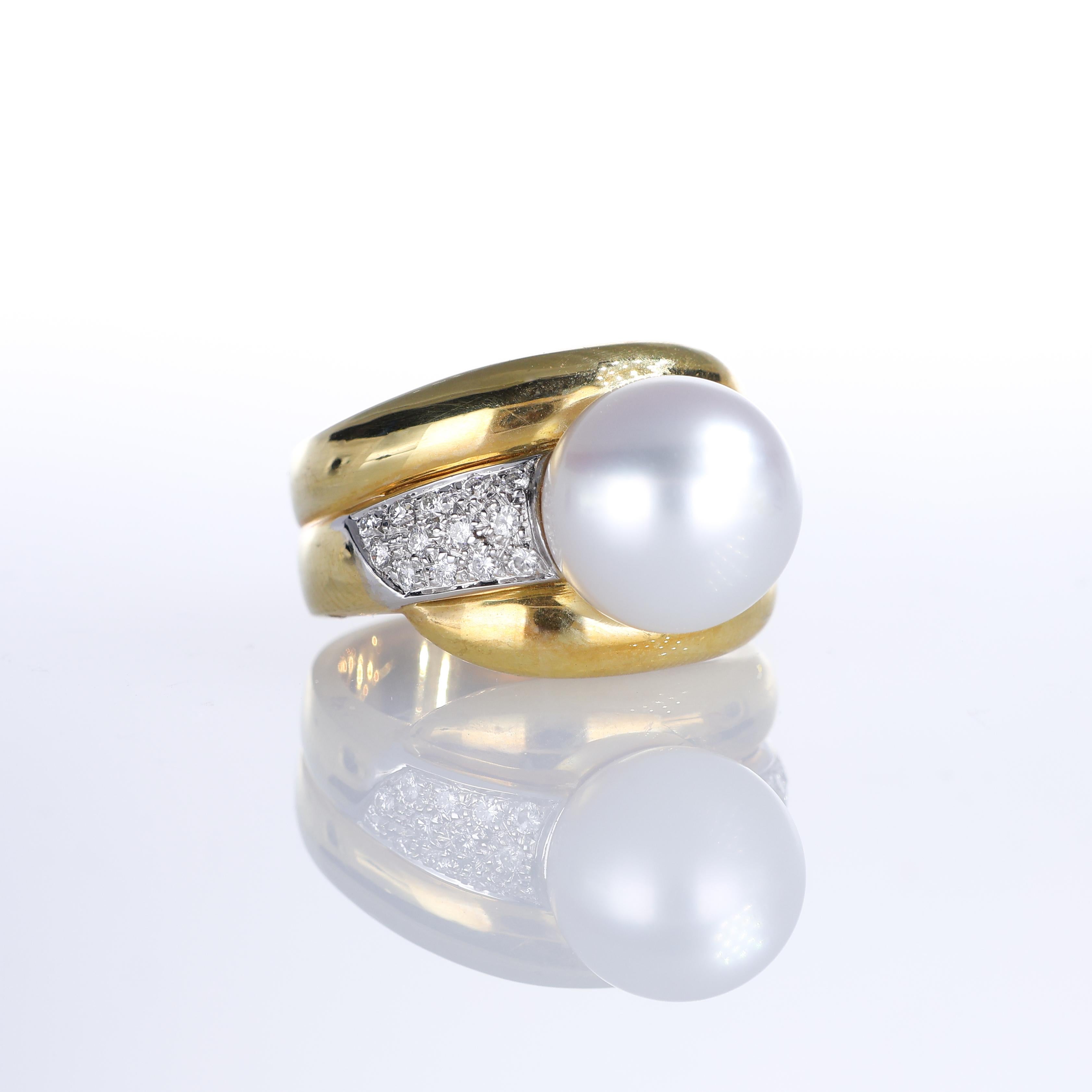 Brilliant Cut 18K Yellow Gold Ring with 10mm Pearl and Pave Diamonds For Sale