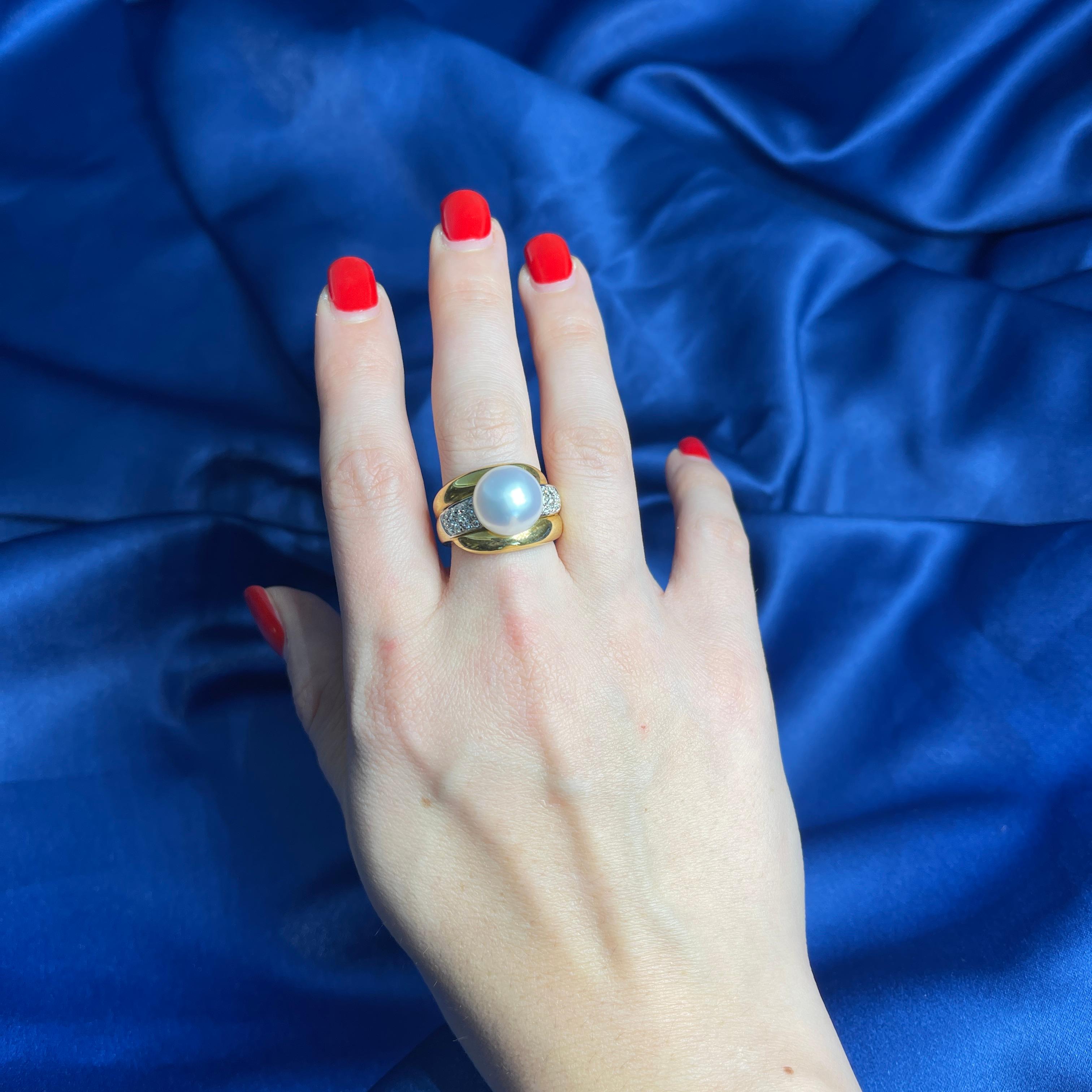 18K Yellow Gold Ring with 10mm Pearl and Pave Diamonds For Sale 1