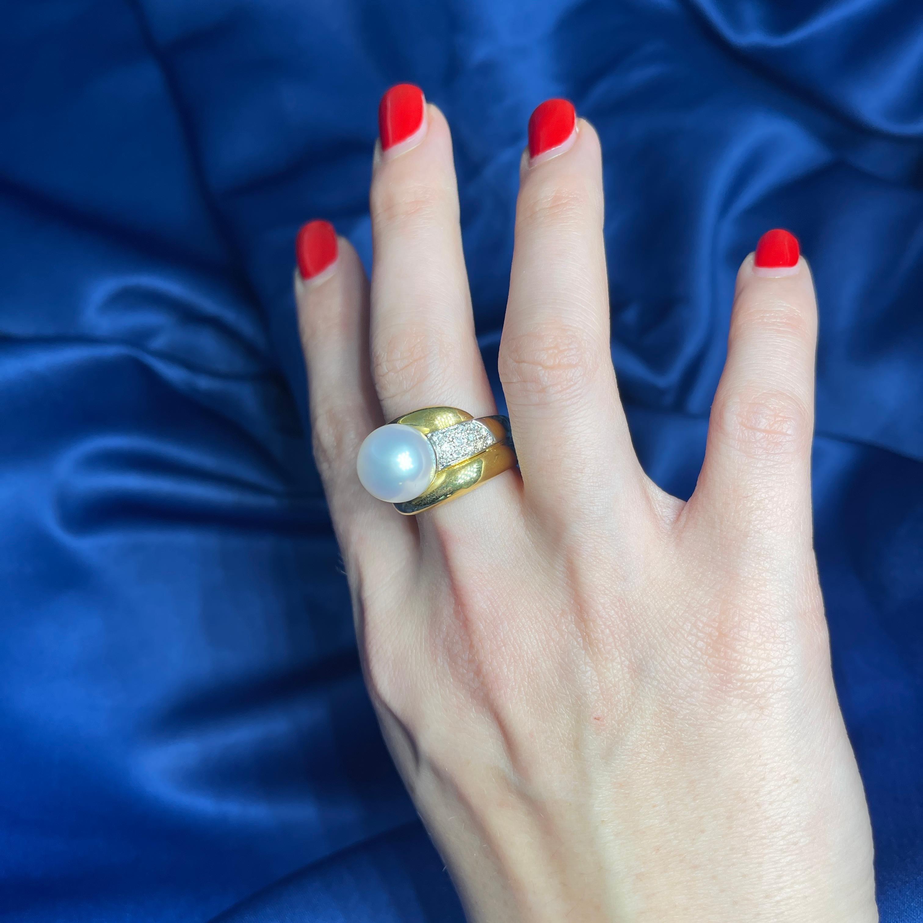 18K Yellow Gold Ring with 10mm Pearl and Pave Diamonds For Sale 3