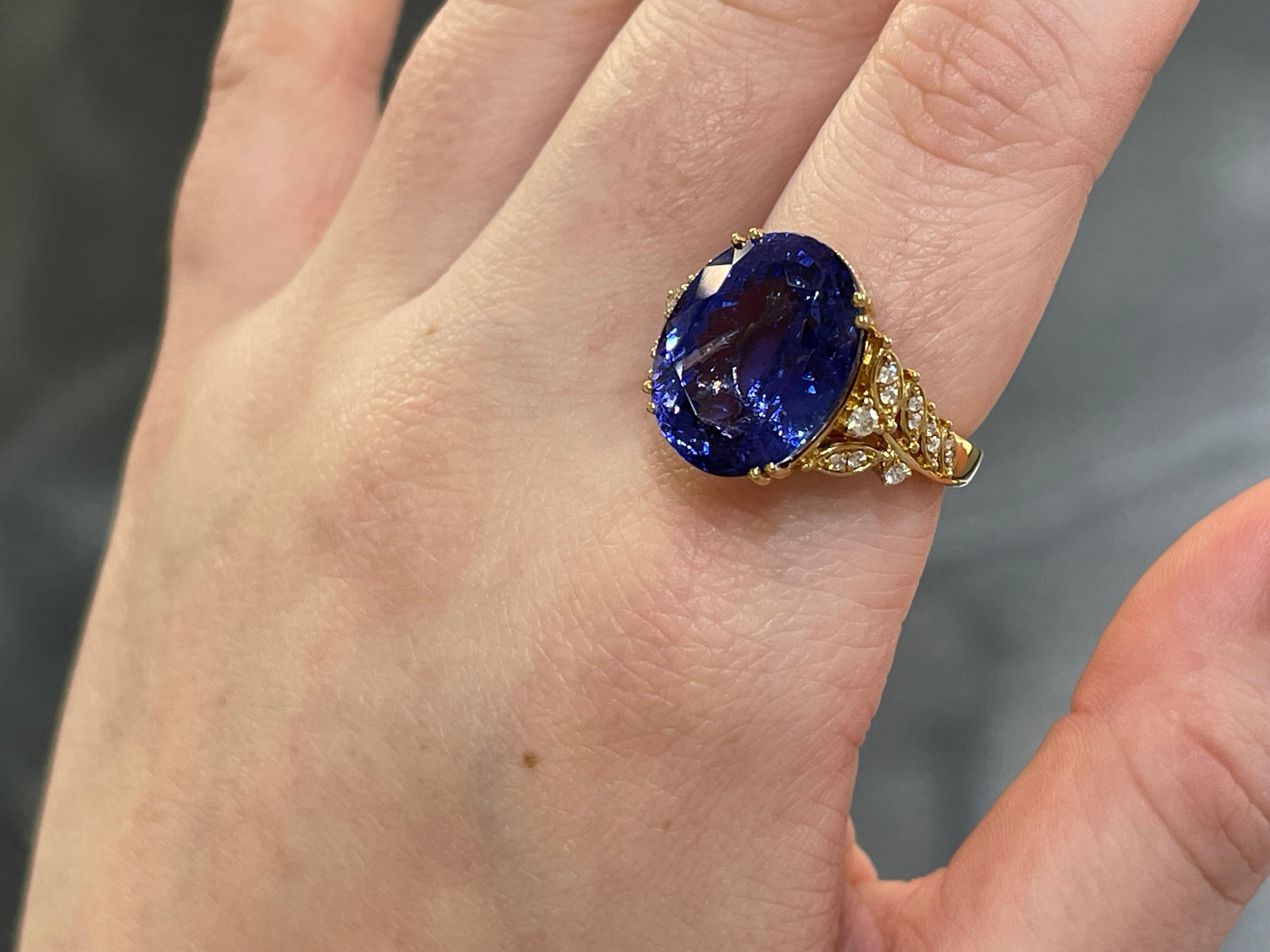 18K Yellow Gold Ring with 13.94 CT Tanzanite and .28 CTW Diamonds For Sale 1