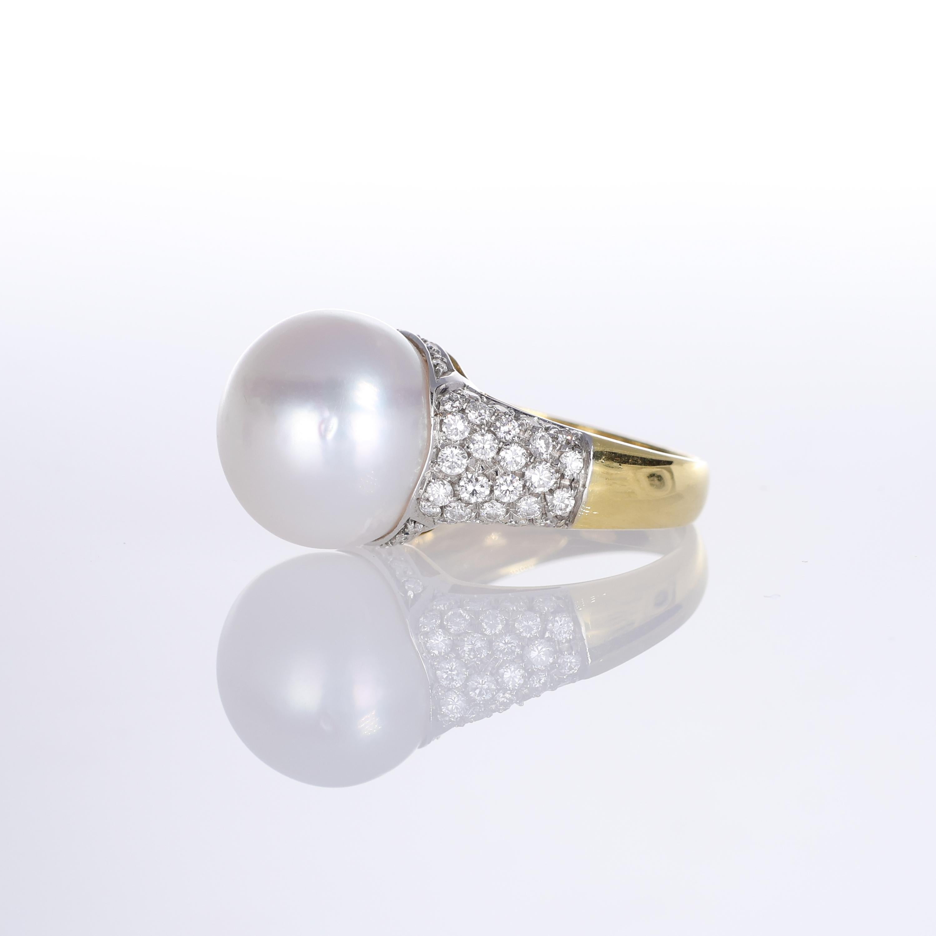 Women's or Men's 18k Yellow Gold Ring with 15mm White Pearl and Pavé Diamonds For Sale