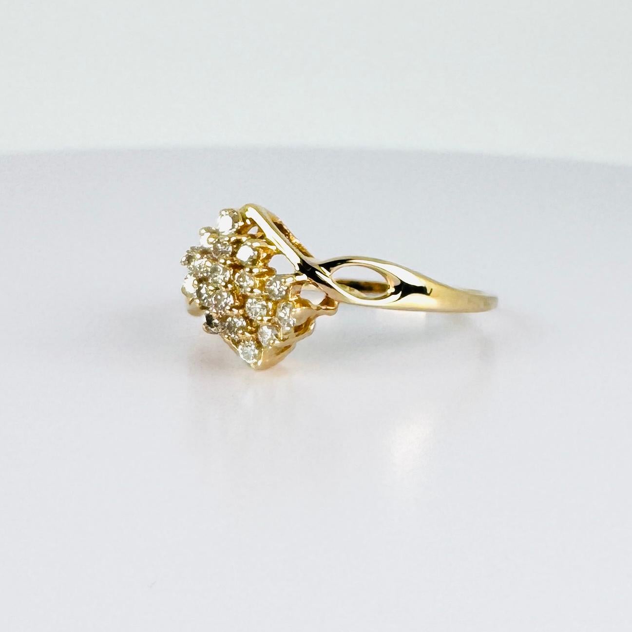 18k  Bague en or jaune avec 17 diamants taille brillant VVSI - 0,12 carat Pour femmes en vente