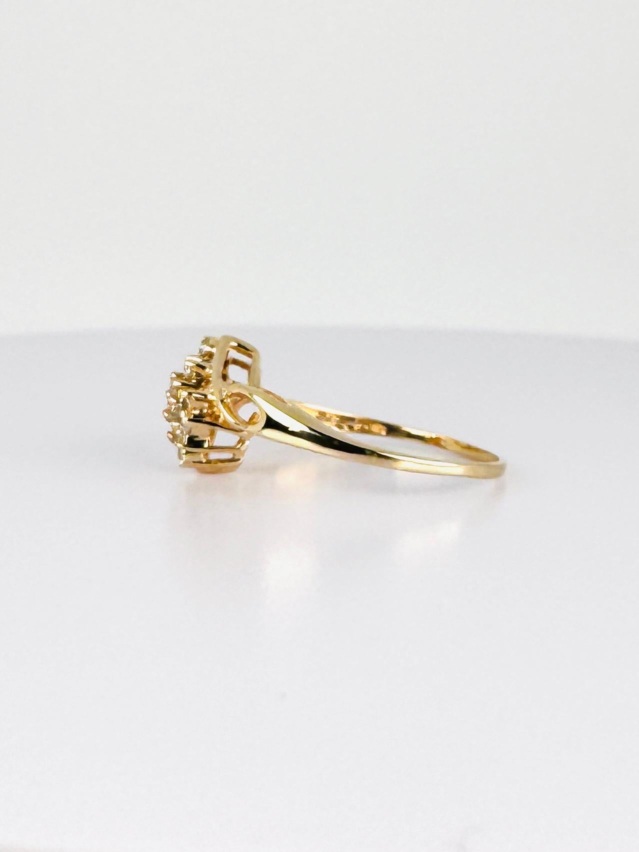 18k  Bague en or jaune avec 17 diamants taille brillant VVSI - 0,12 carat en vente 1