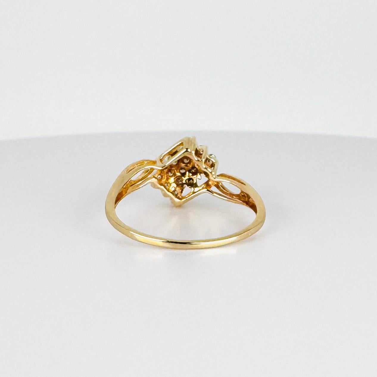 18k  Bague en or jaune avec 17 diamants taille brillant VVSI - 0,12 carat en vente 2