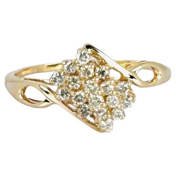 18k yellow gold ring with 17 brilliant cut diamonds VVSI - 0.12 carat