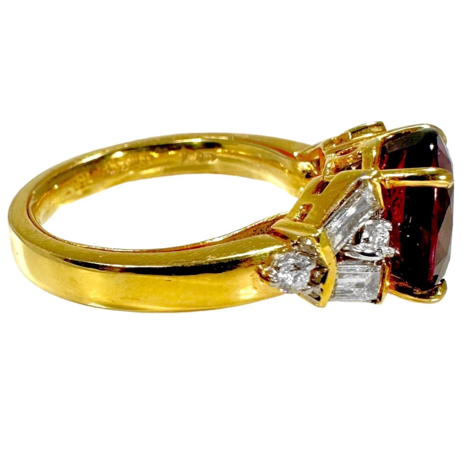 18k Yellow Gold Ring with 4.76ct Red Wine Colored, Oval Shaped Garnet & Diamonds In Good Condition For Sale In Palm Beach, FL