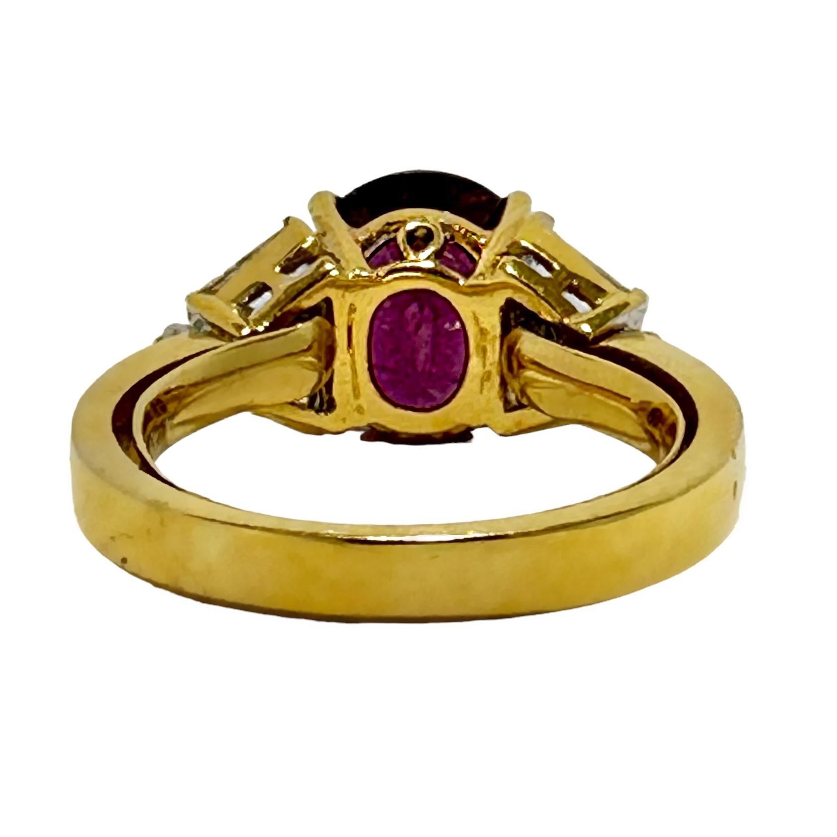 Women's 18k Yellow Gold Ring with 4.76ct Red Wine Colored, Oval Shaped Garnet & Diamonds For Sale