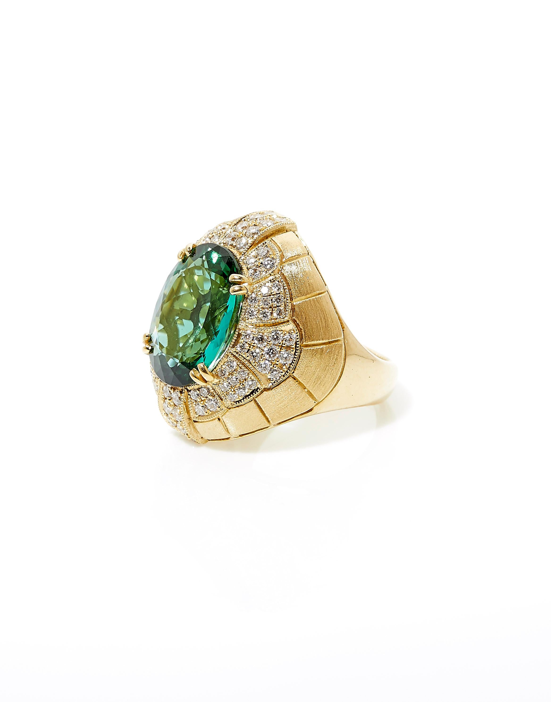 Contemporary 18 Karat Yellow Gold Cocktail Ring Set with 6.75 Carat Tourmaline and Diamonds