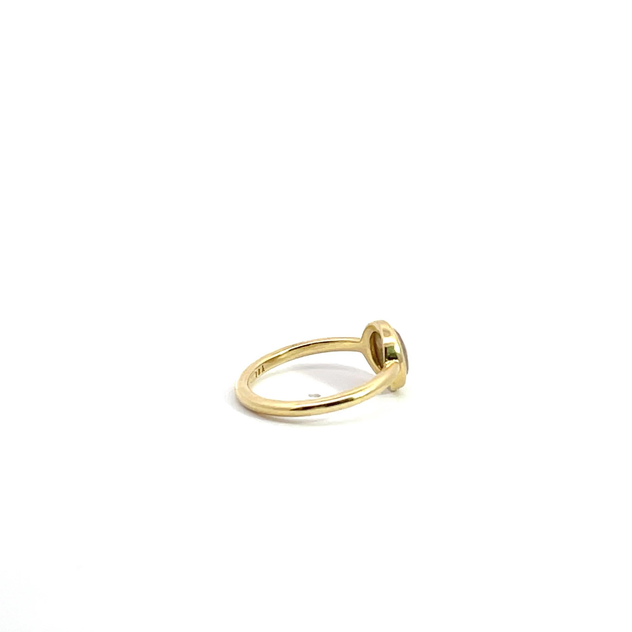 Contemporary 18k Yellow Gold Ring with a Gray Rose Cut Diamond For Sale