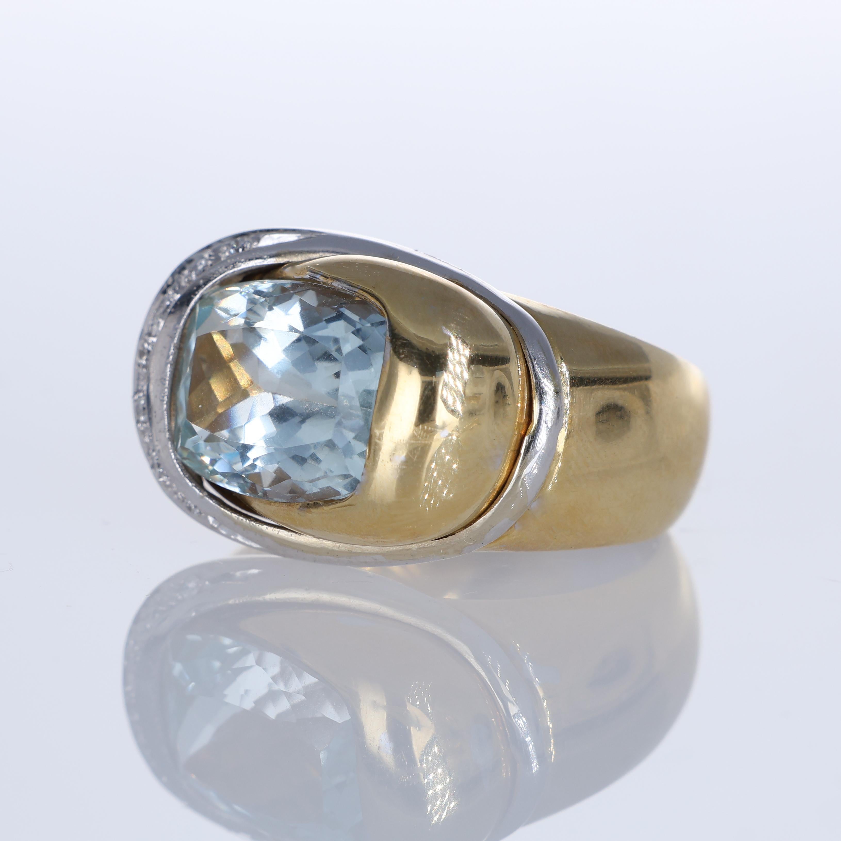 18K Yellow Gold Ring with Aquamarine and Diamonds In New Condition For Sale In Bergamo, BG