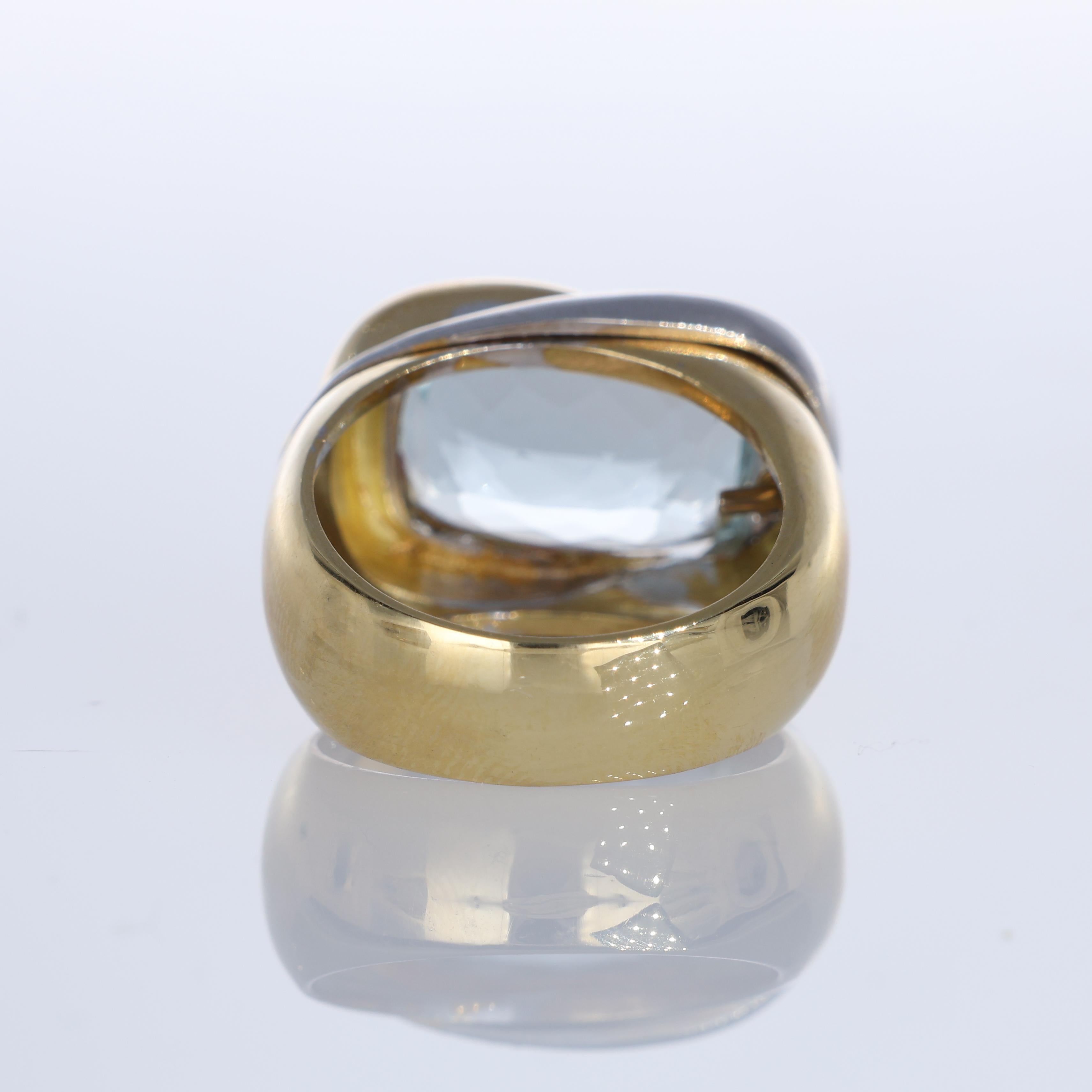 Women's or Men's 18K Yellow Gold Ring with Aquamarine and Diamonds For Sale