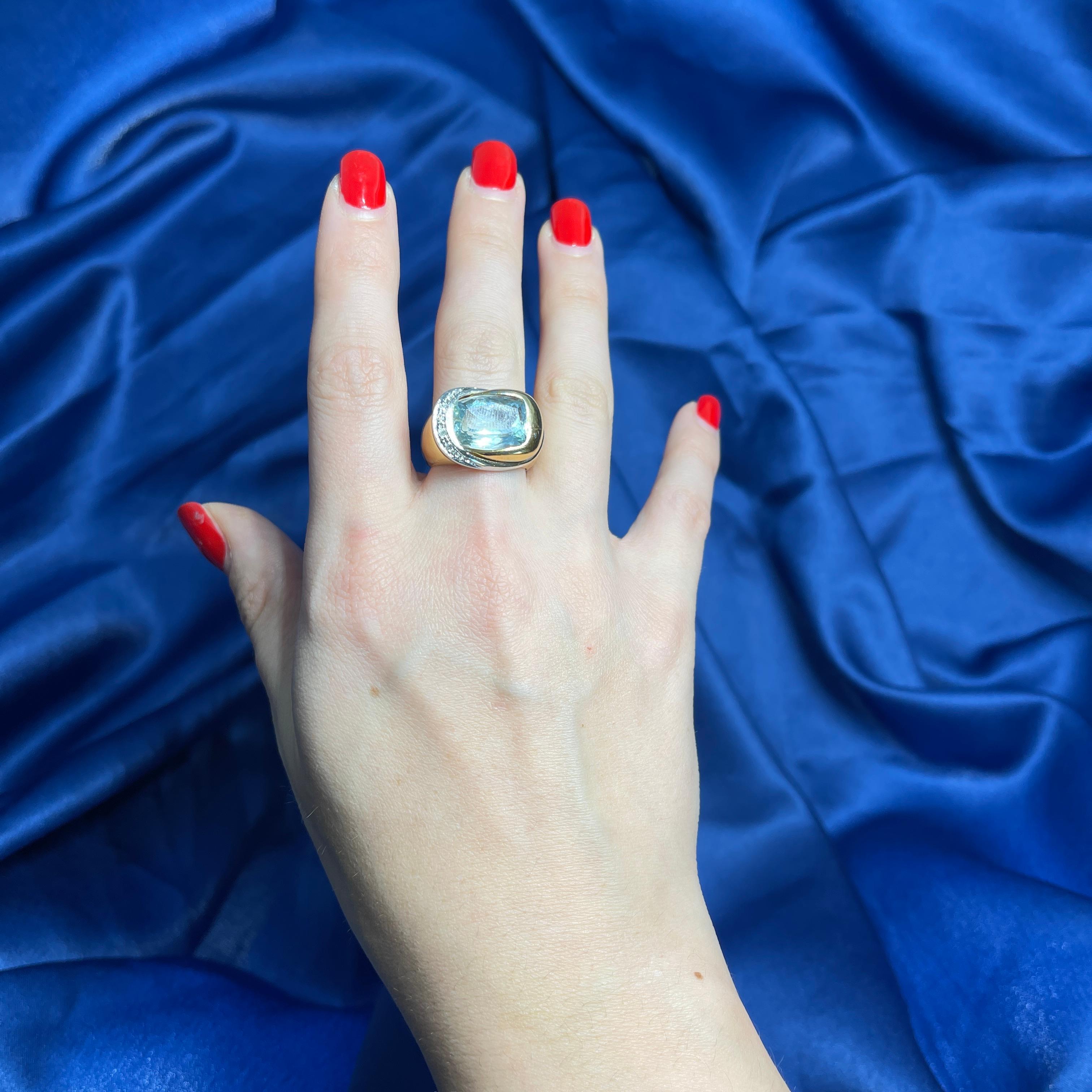 18K Yellow Gold Ring with Aquamarine and Diamonds For Sale 1