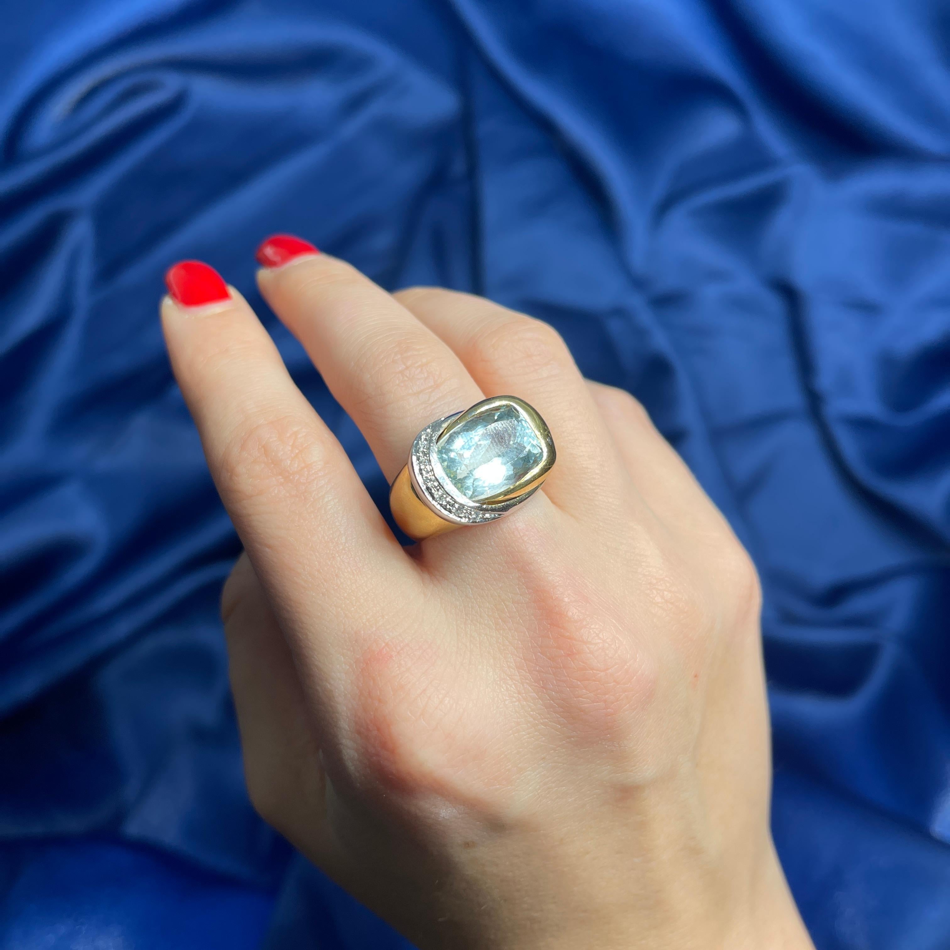 18K Yellow Gold Ring with Aquamarine and Diamonds For Sale 2