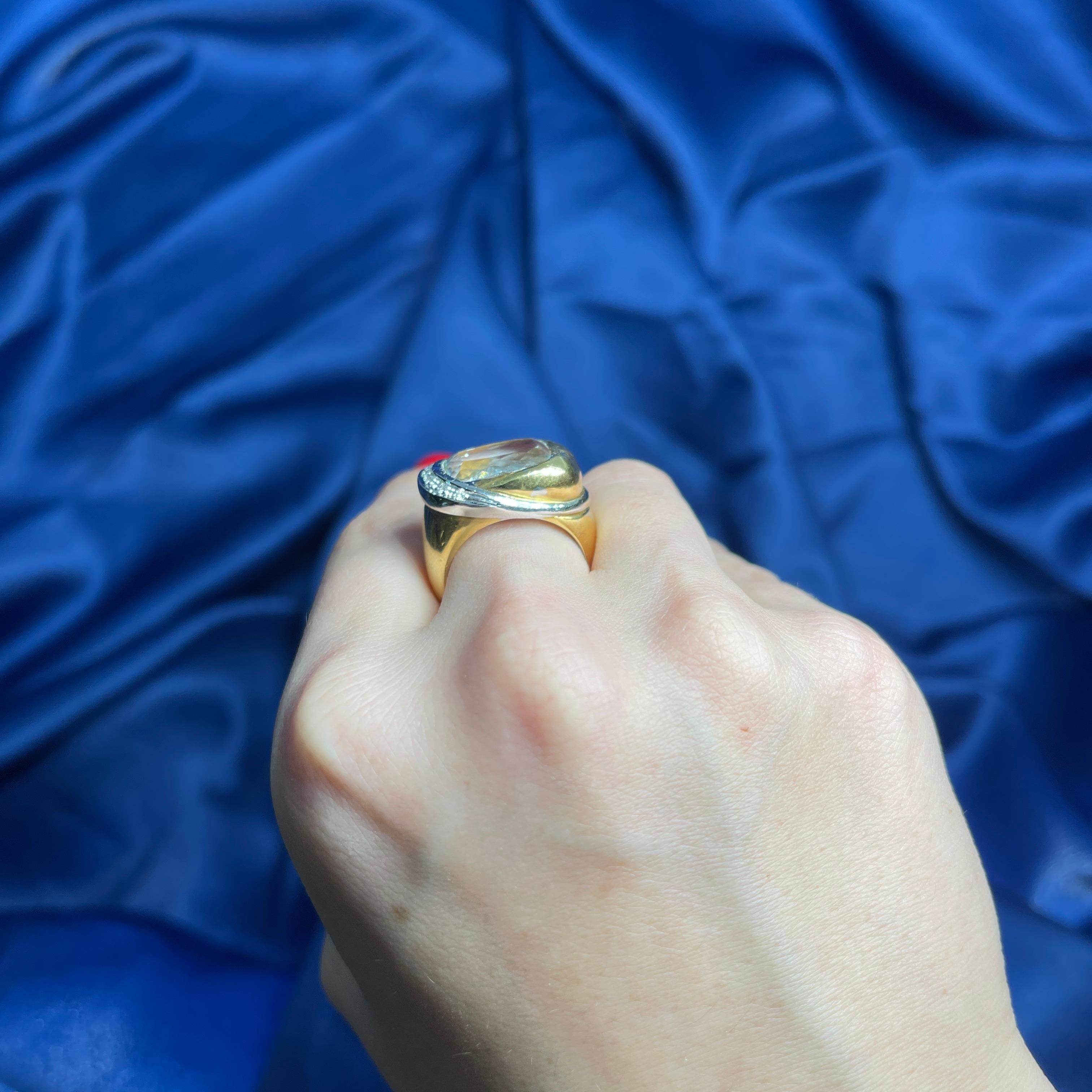 18K Yellow Gold Ring with Aquamarine and Diamonds For Sale 4