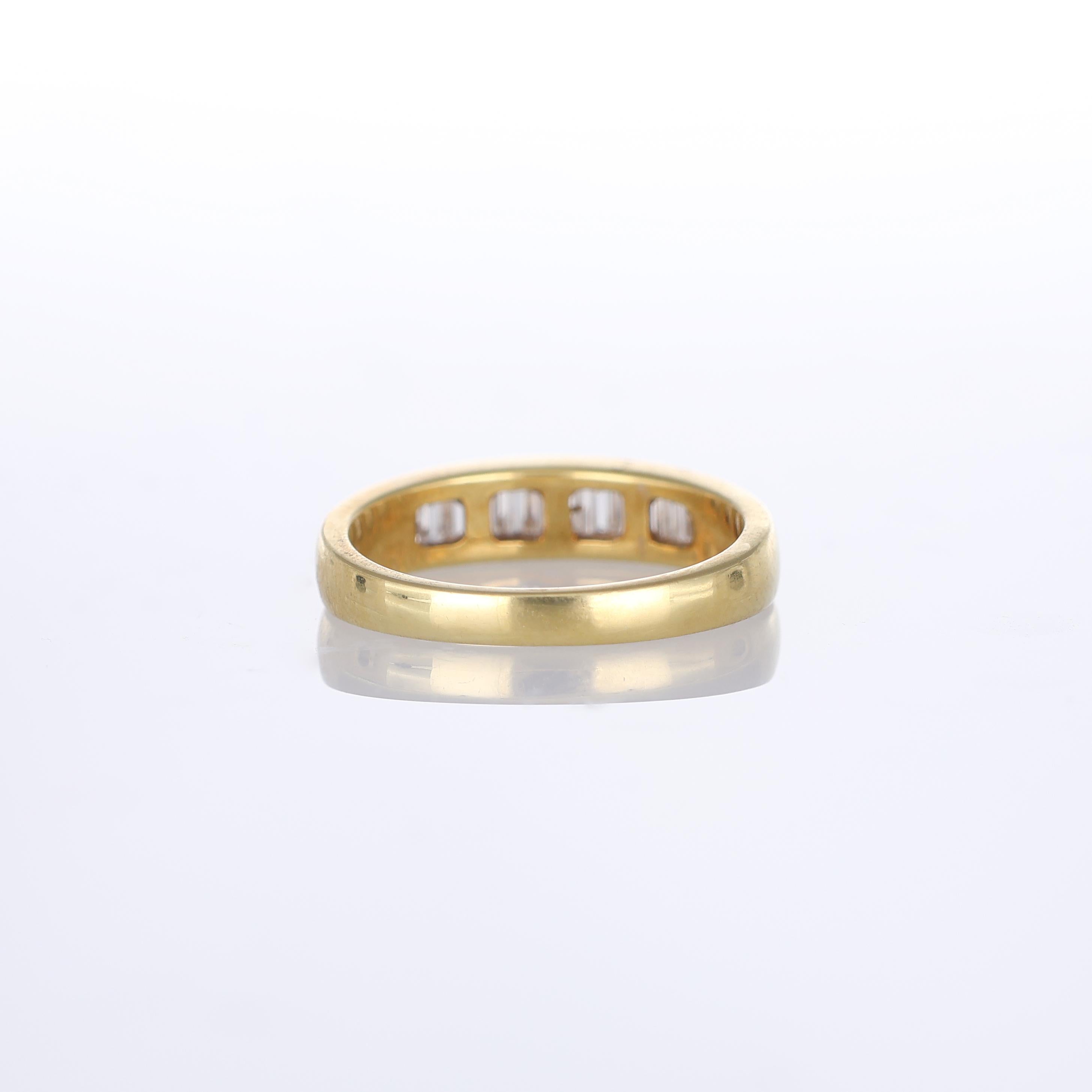 Women's or Men's 18K Yellow Gold Ring with Baguette-Cut Diamonds For Sale