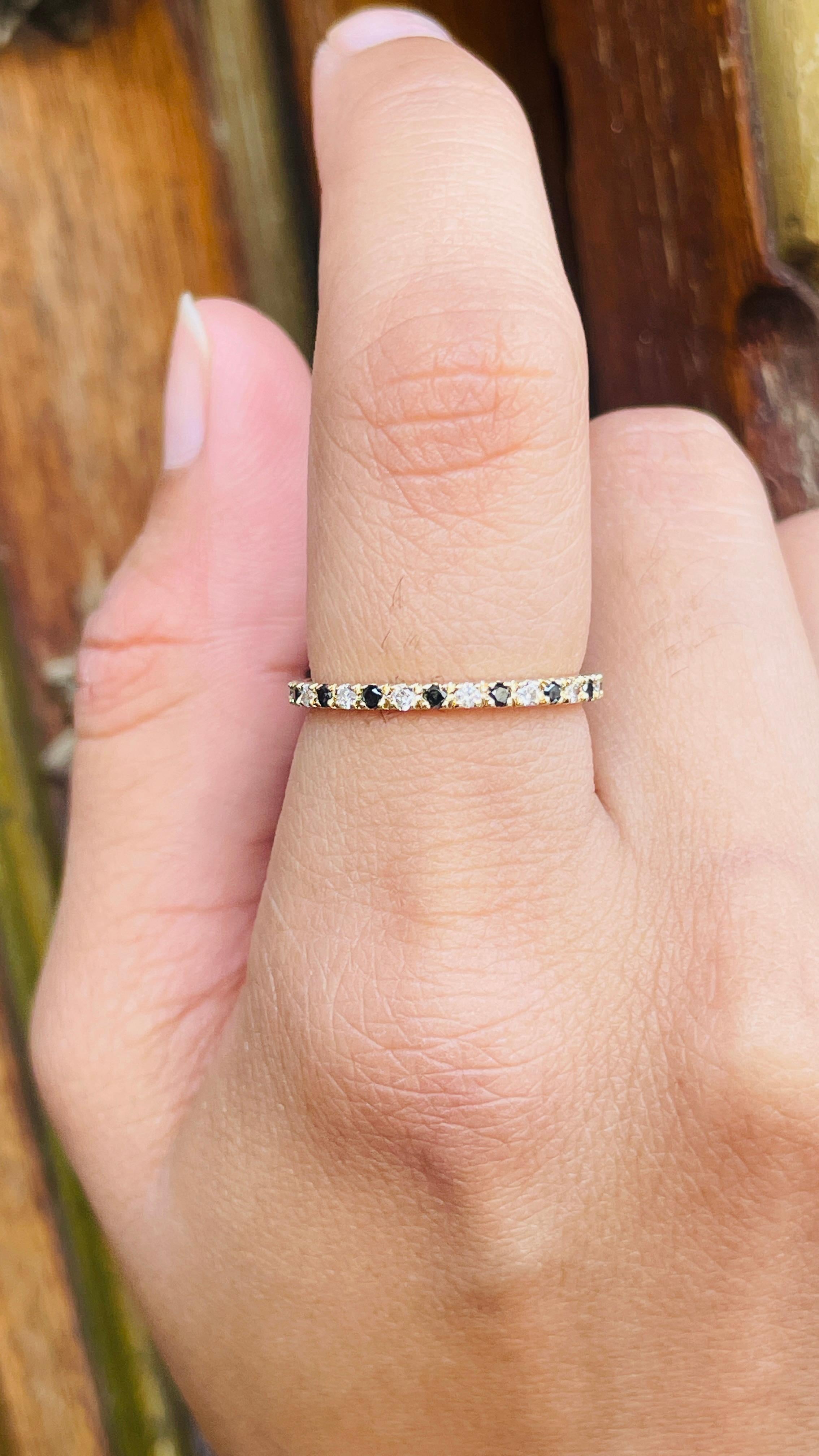 Round Cut 18k Solid Yellow Gold Black and White Diamond Eternity Band Ring