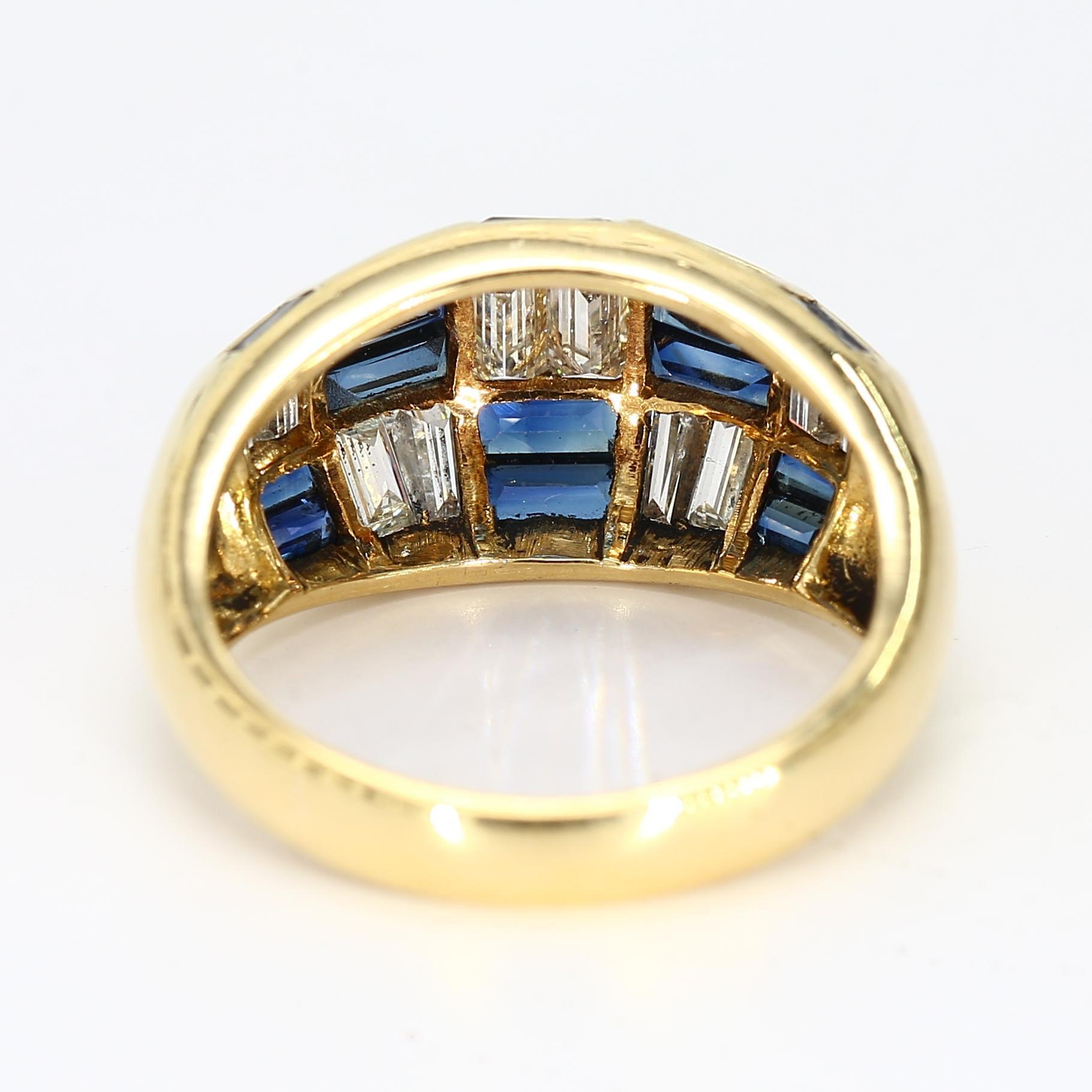 Taille baguette Bague en or jaune 18k avec saphir bleu et diamant en damier baguette - Taille 6 en vente