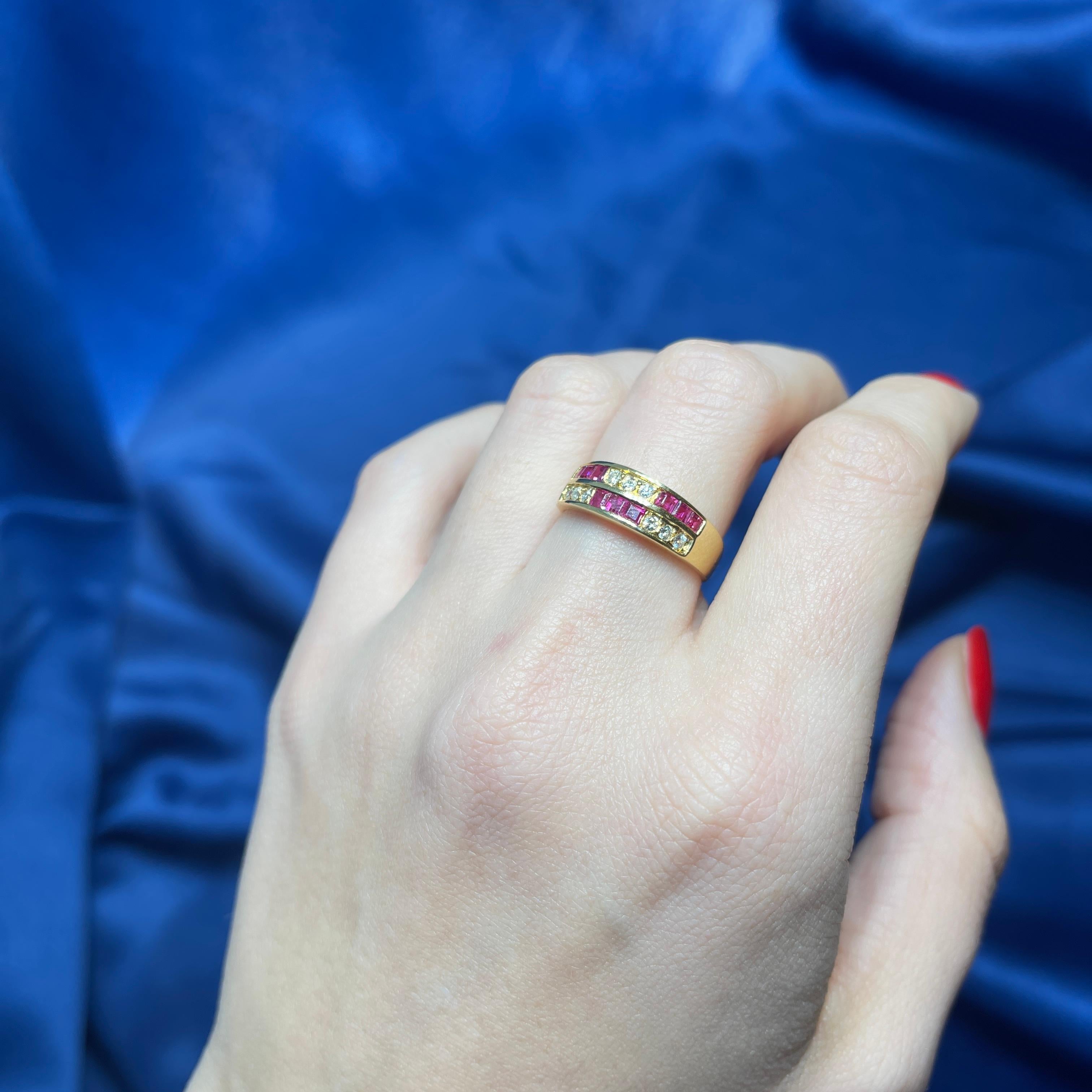 18k Yellow Gold Ring with Carre-Cut Rubies and Checkerboard-Set Diamonds For Sale 2