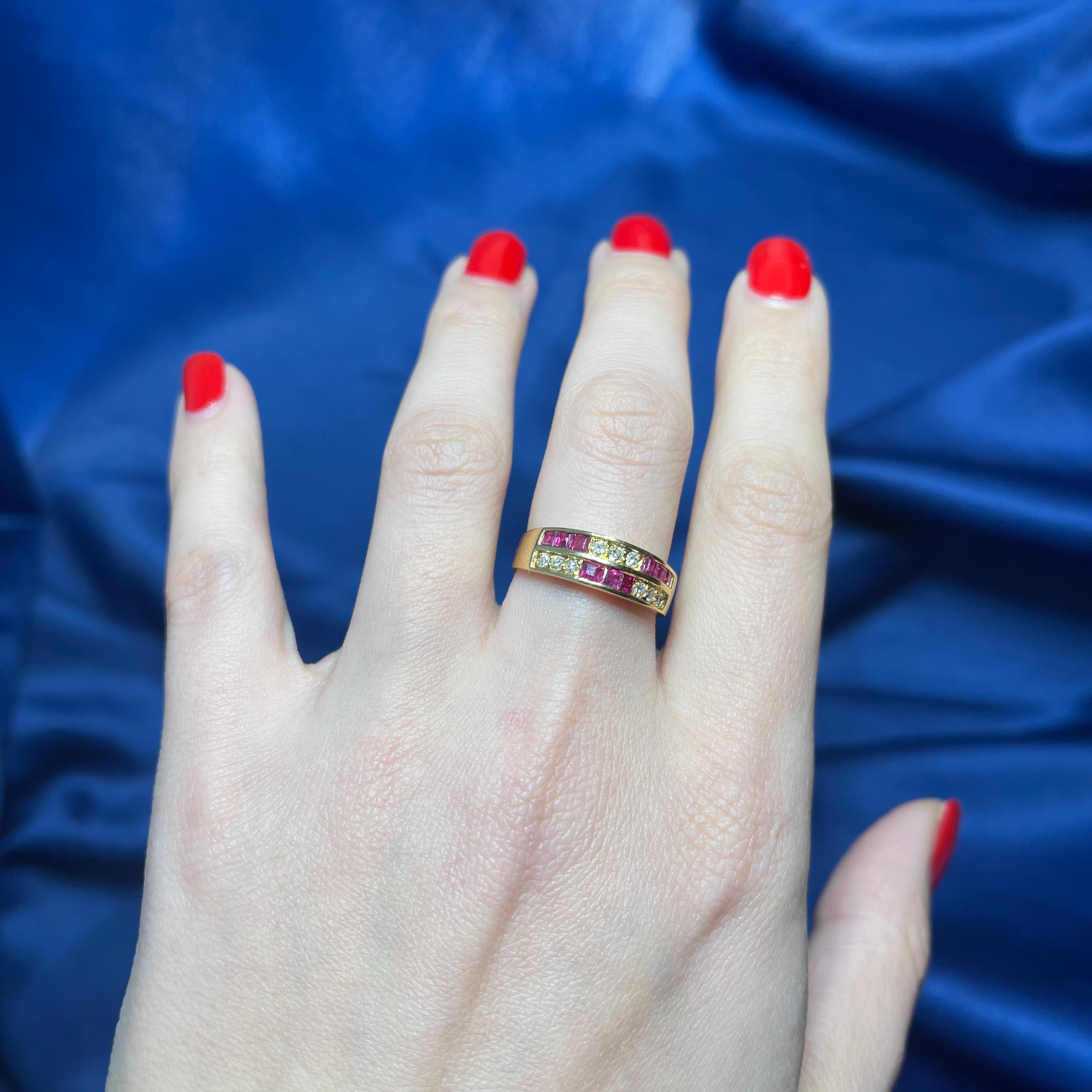 18k Yellow Gold Ring with Carre-Cut Rubies and Checkerboard-Set Diamonds For Sale 4