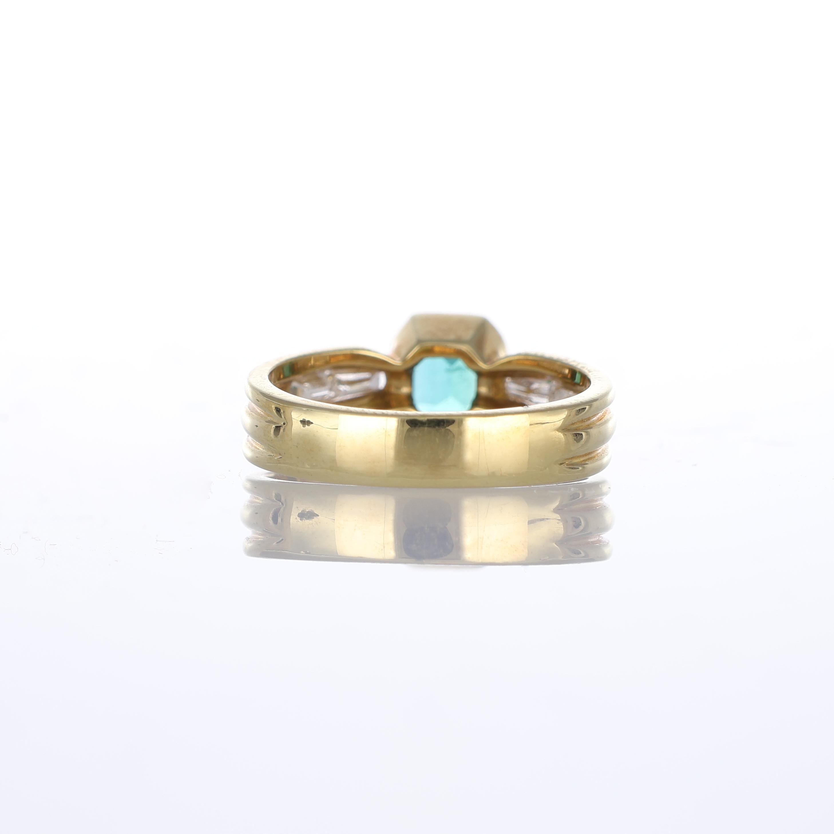 Women's or Men's 18k Yellow Gold Ring with Central Emerald and Diamond Rows For Sale