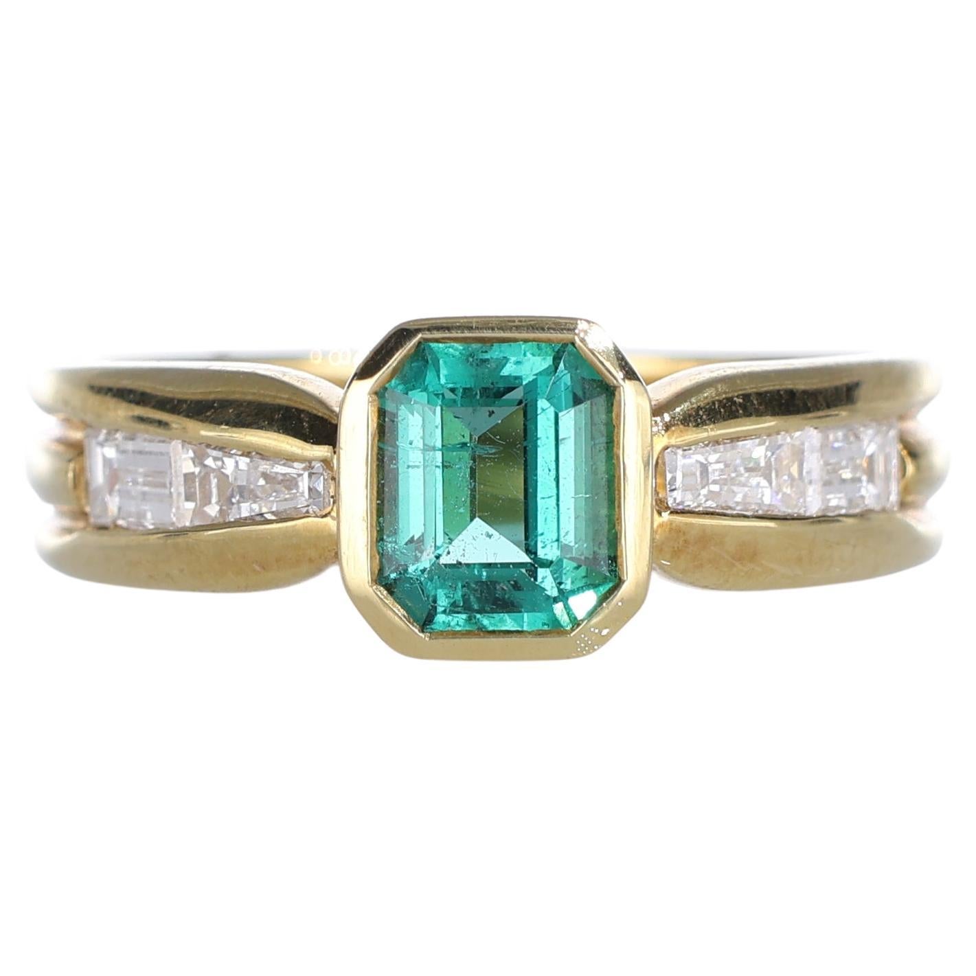 18k Yellow Gold Ring with Central Emerald and Diamond Rows