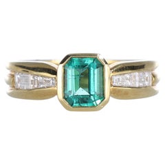 18k Yellow Gold Ring with Central Emerald and Diamond Rows