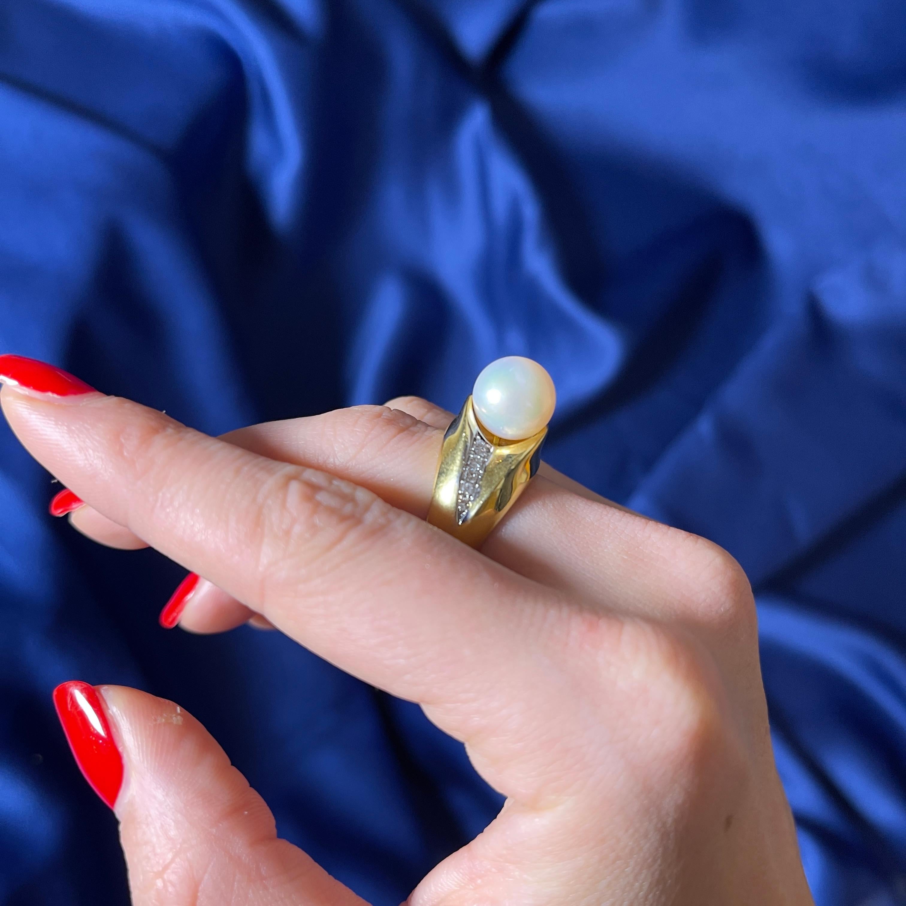 18k Yellow Gold Ring with Central Pearl and Diamond Accents For Sale 5