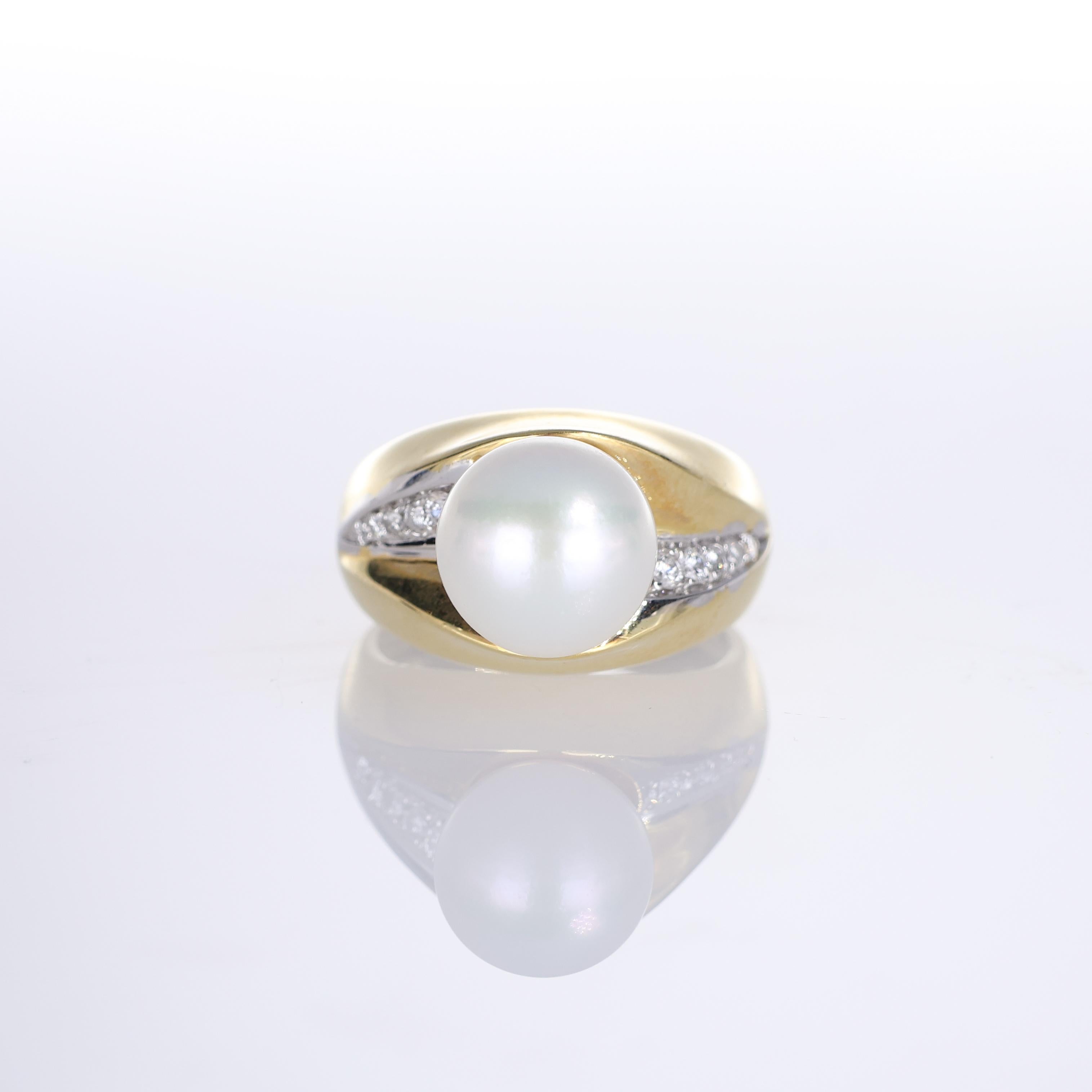 Brilliant Cut 18k Yellow Gold Ring with Central Pearl and Diamond Accents For Sale