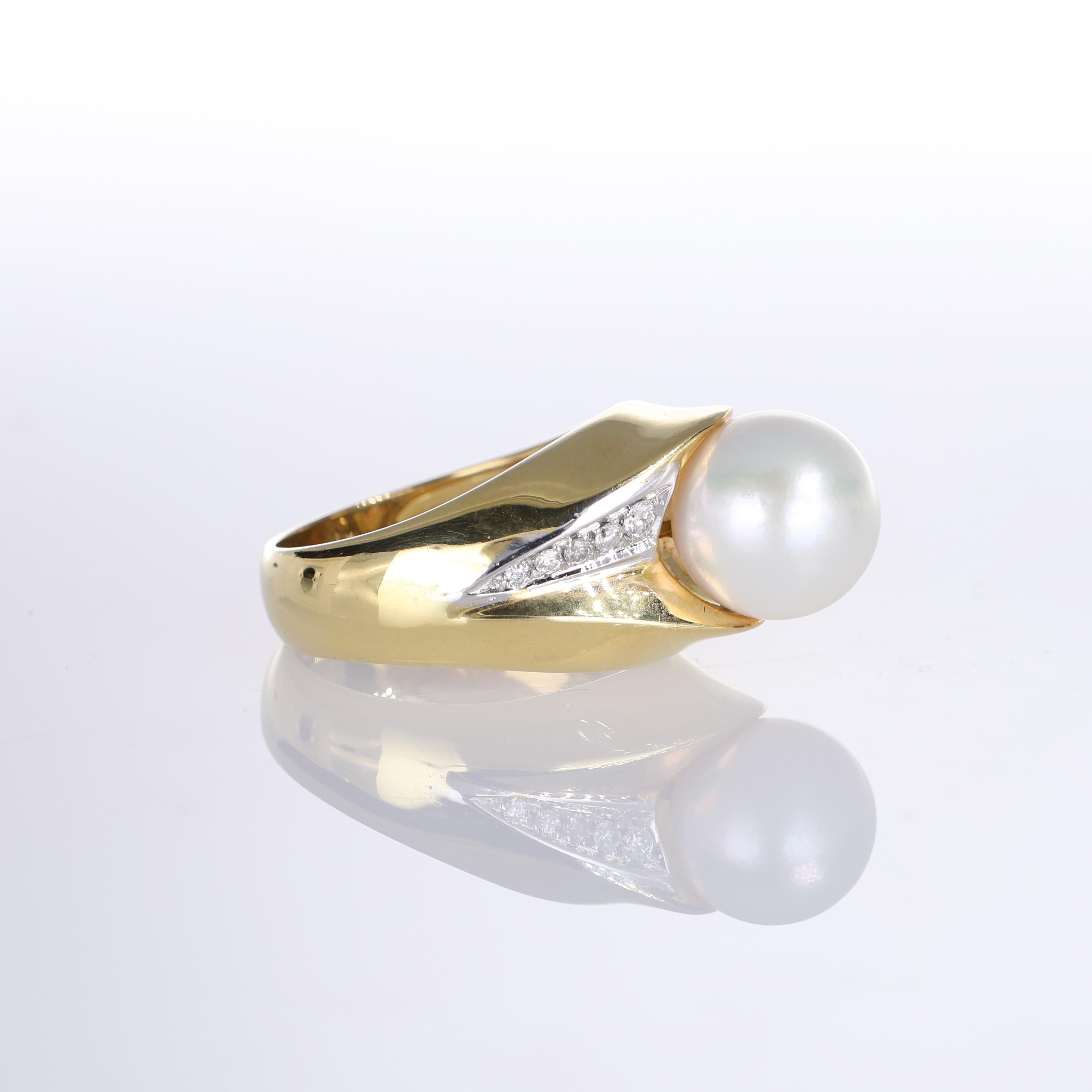 Women's or Men's 18k Yellow Gold Ring with Central Pearl and Diamond Accents For Sale