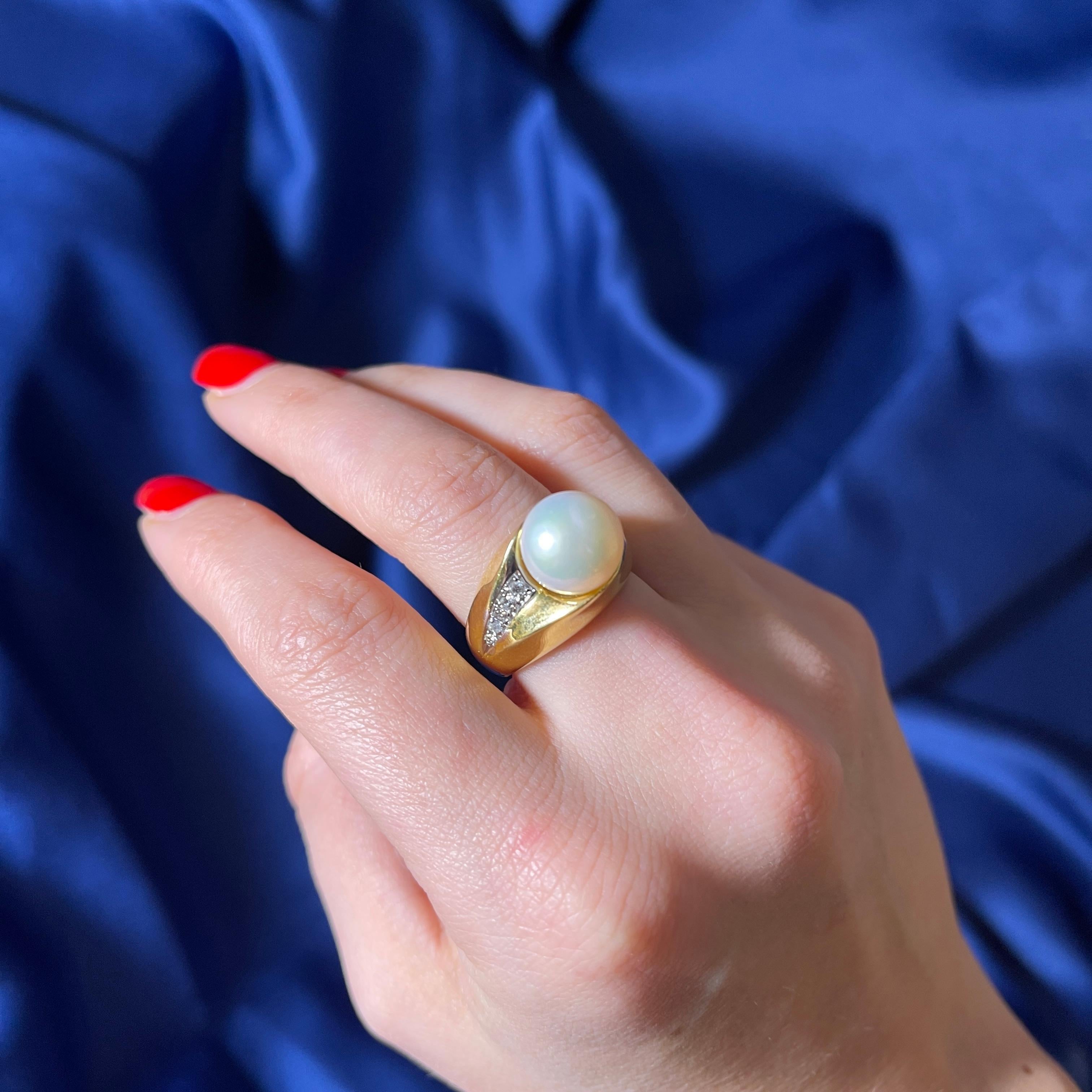 18k Yellow Gold Ring with Central Pearl and Diamond Accents For Sale 3