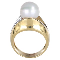 18k Yellow Gold Ring with Central Pearl and Diamond Accents