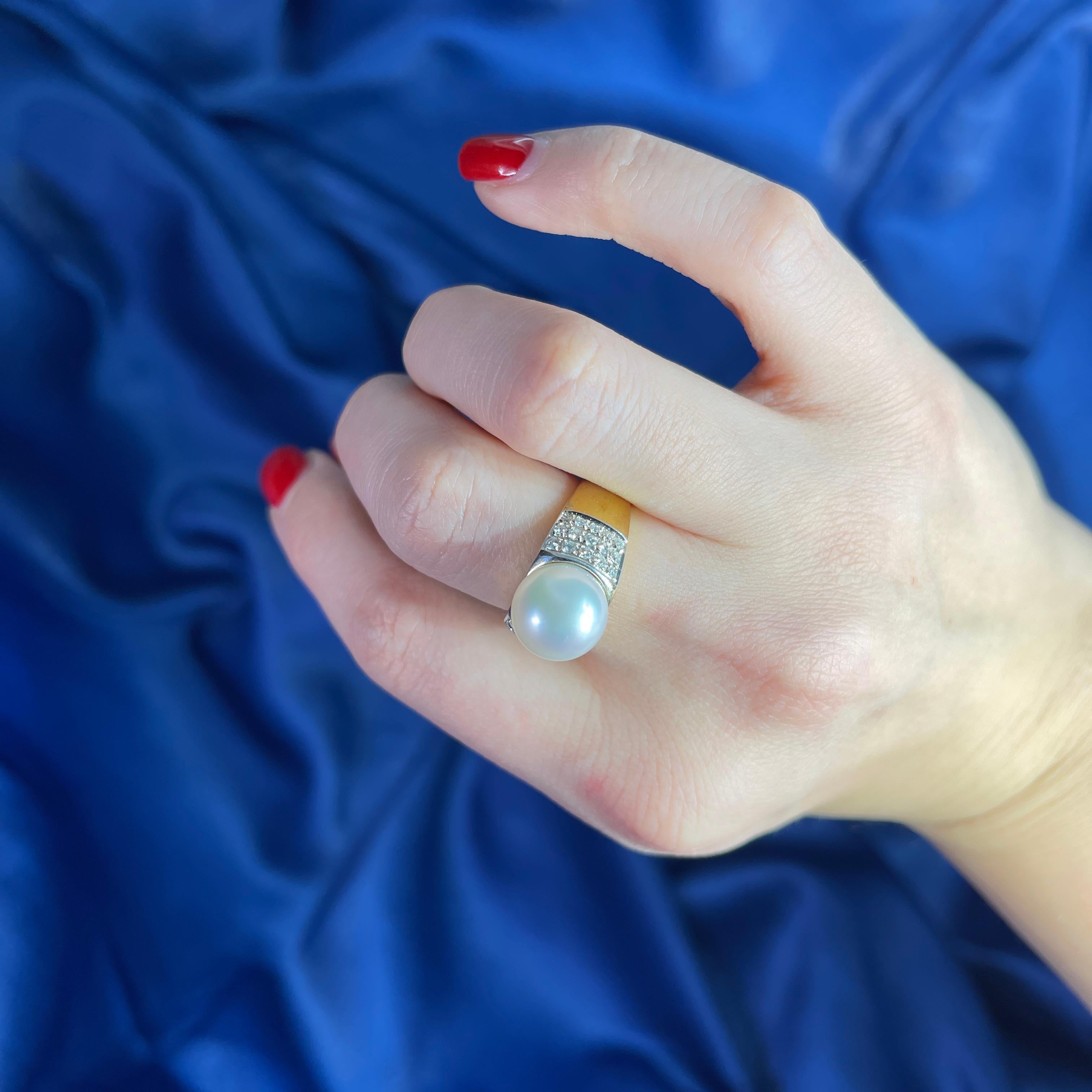 18K Yellow Gold Ring with Central Pearl and Diamond Pavé Accents For Sale 4