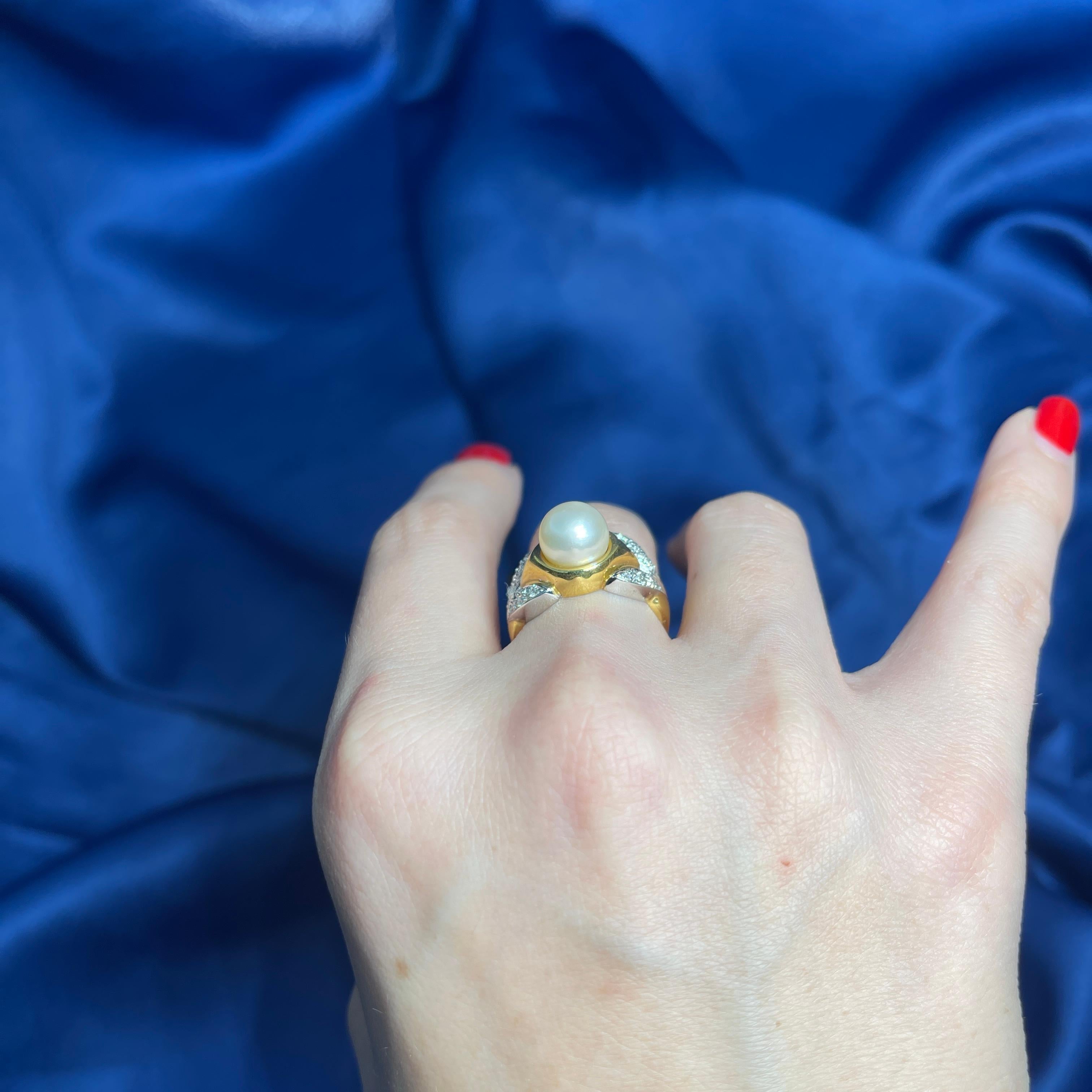 18K Yellow Gold Ring with Central Pearl and Diamond Pavé Leaves For Sale 4