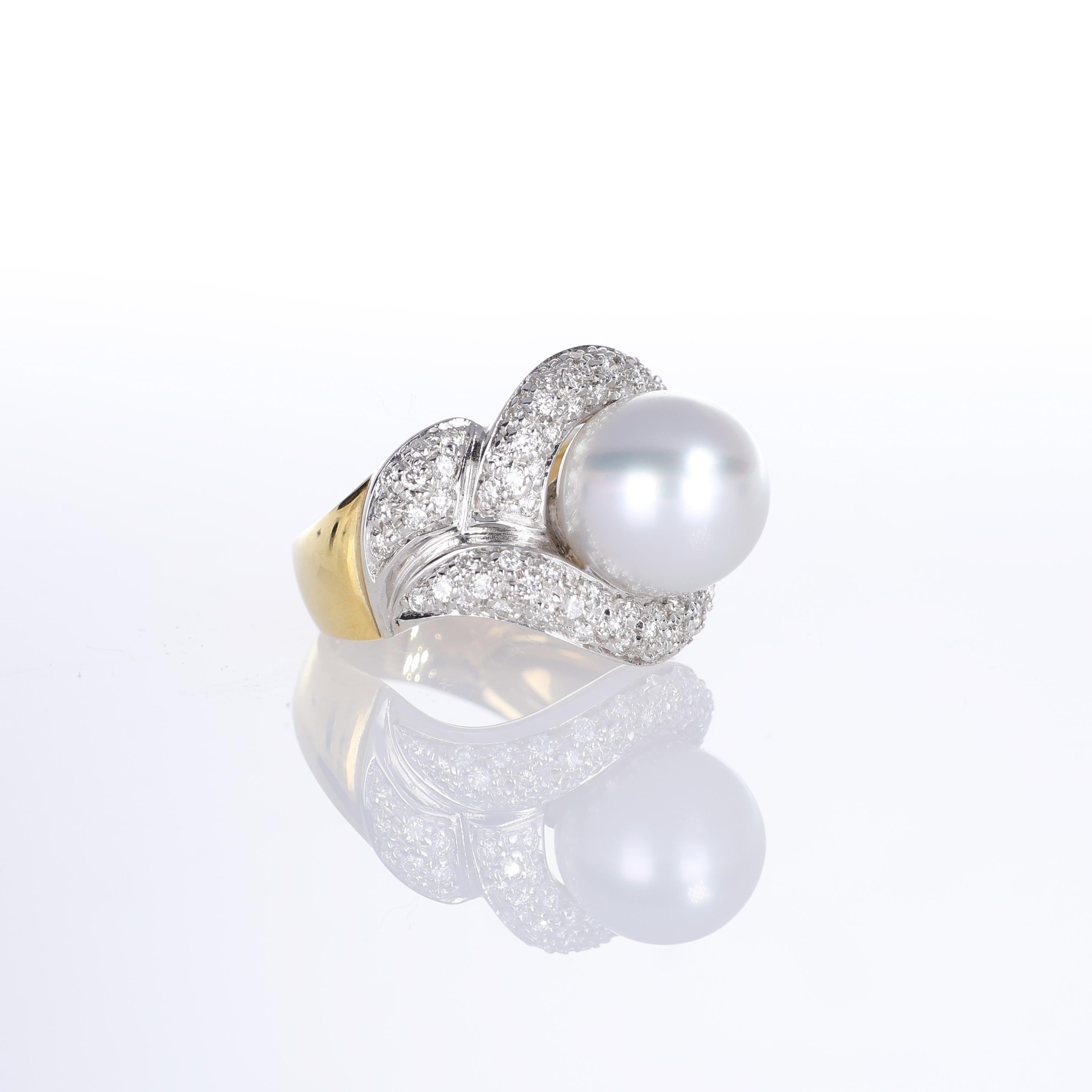 18K Yellow Gold Ring with Central Pearl and Diamond Pavé Weave In New Condition For Sale In Bergamo, BG