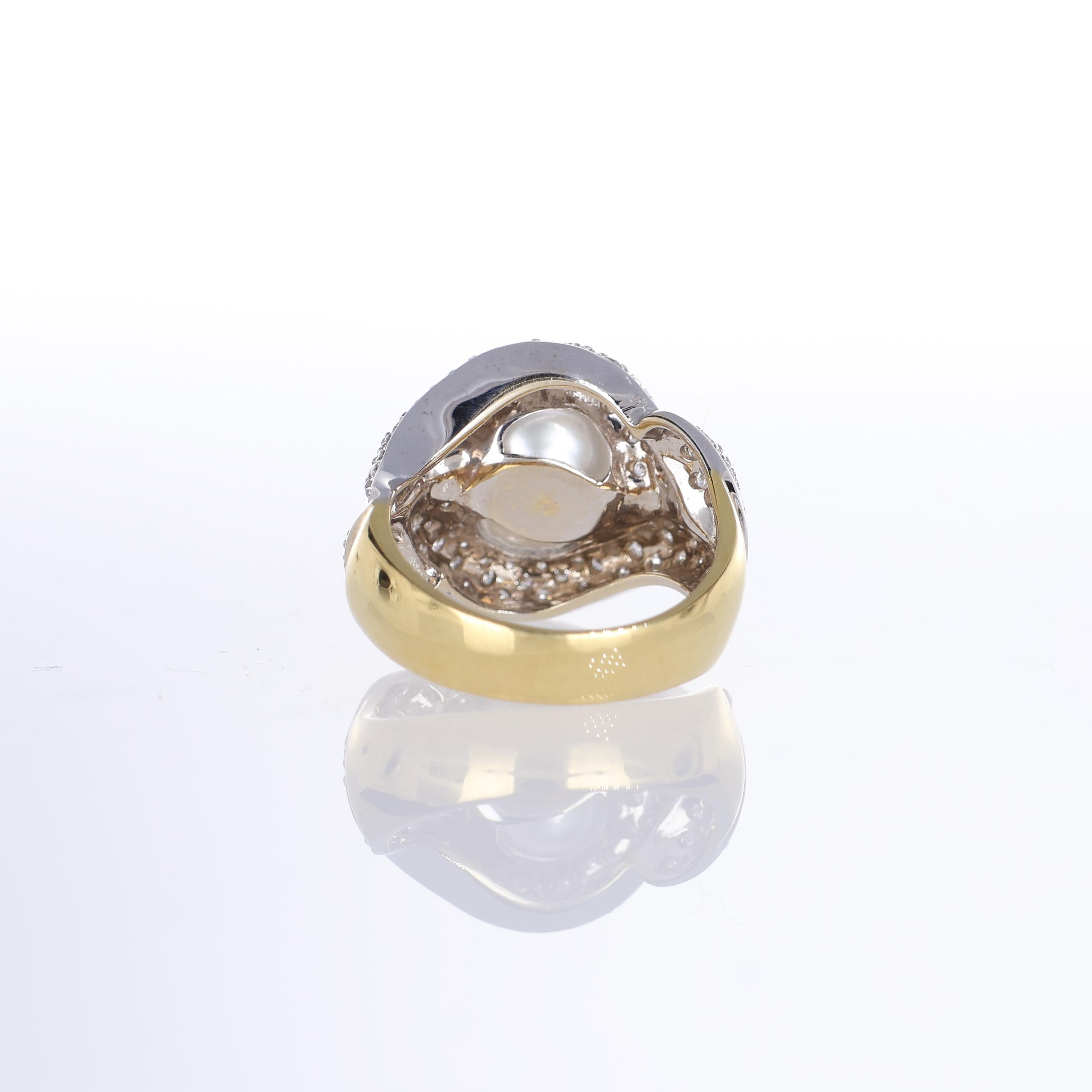 Women's or Men's 18K Yellow Gold Ring with Central Pearl and Diamond Pavé Weave For Sale