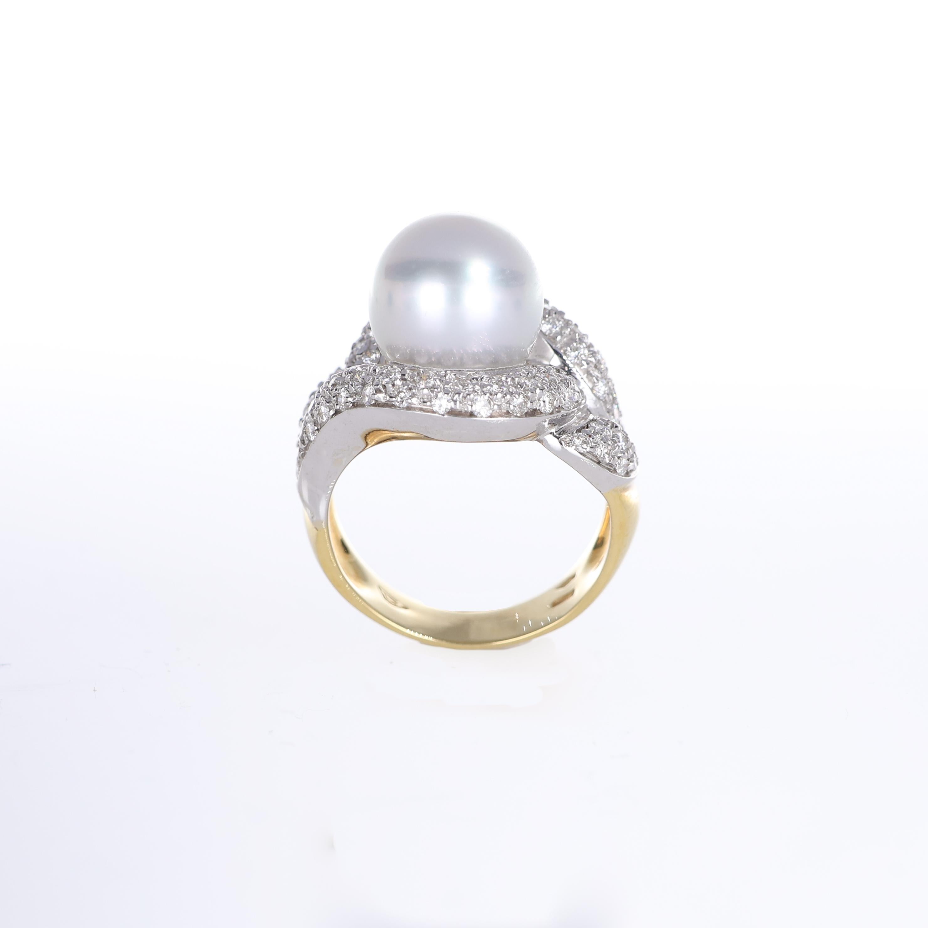 18K Yellow Gold Ring with Central Pearl and Diamond Pavé Weave For Sale 1